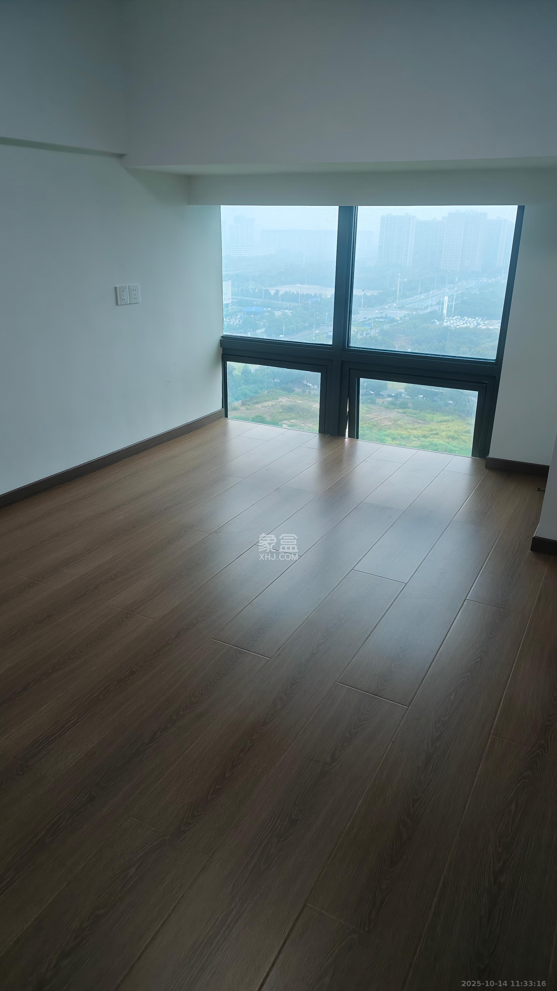 绿地商务广场  2室1厅1卫    1800.0元/月室内图