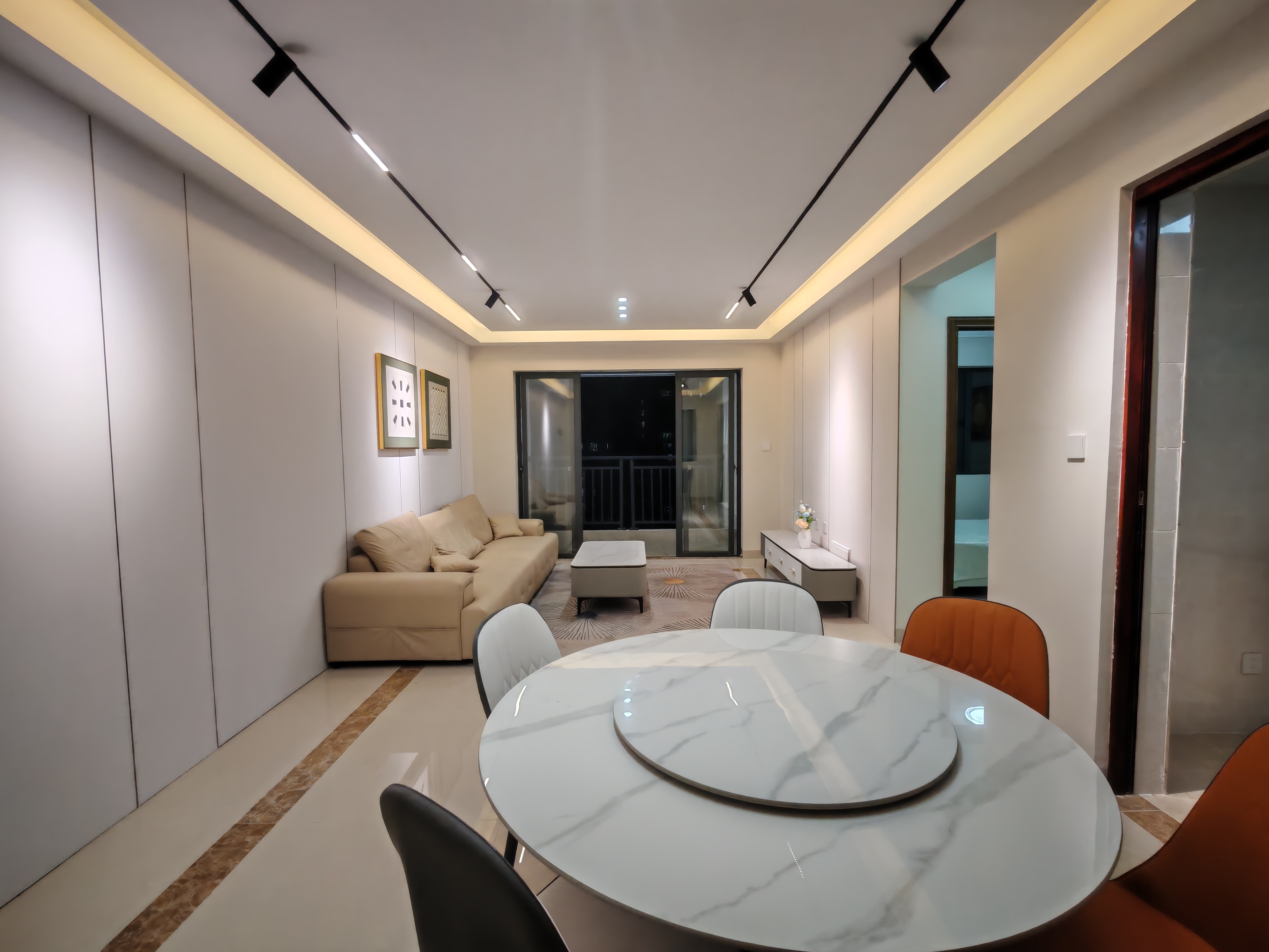 金龙苑  1室0厅0卫    129.0万客厅