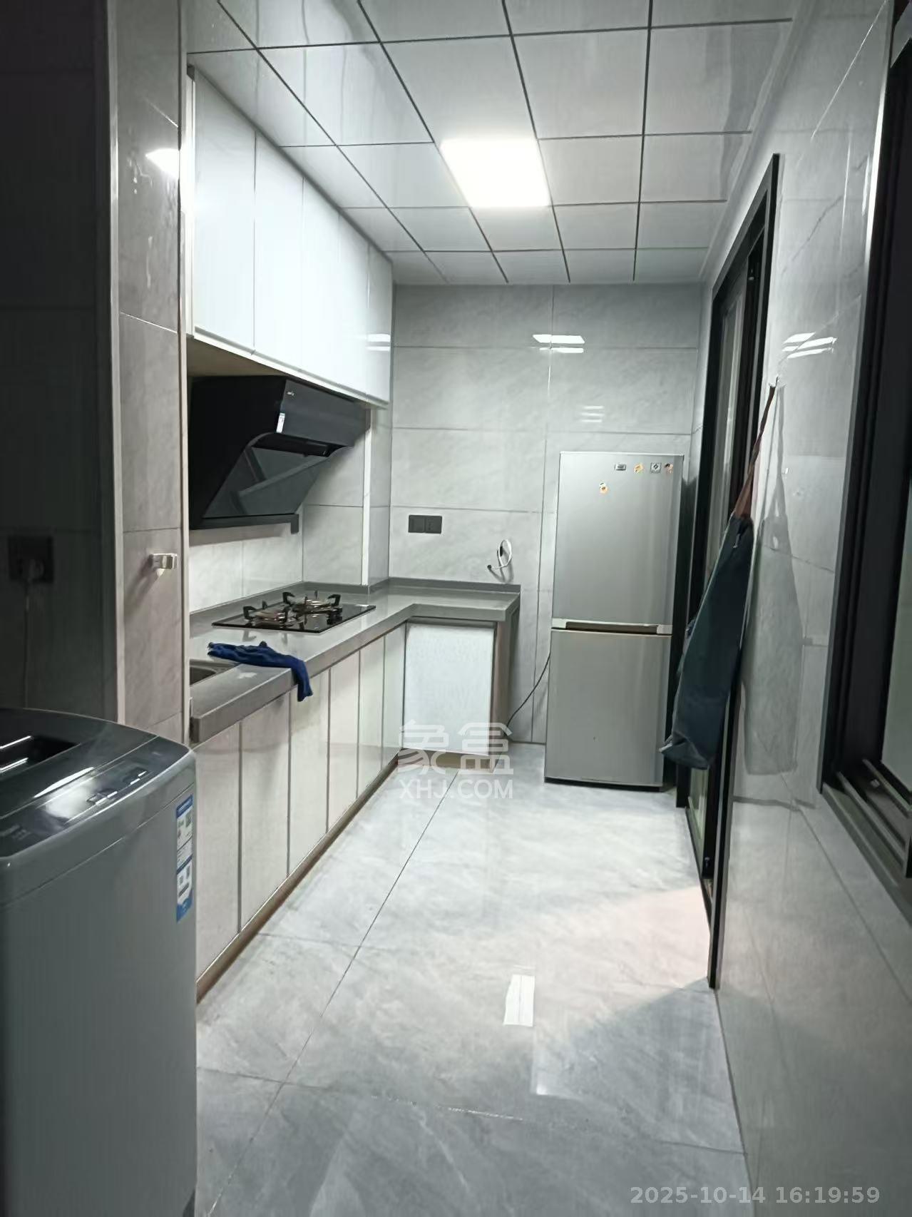 坪山家园  2室2厅1卫    1800.0元/月室内图