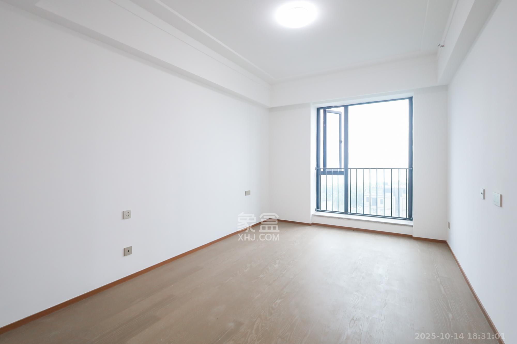 江山印  4室2厅3卫    500.0万 江山印  4室2厅3卫    500.0万卧室