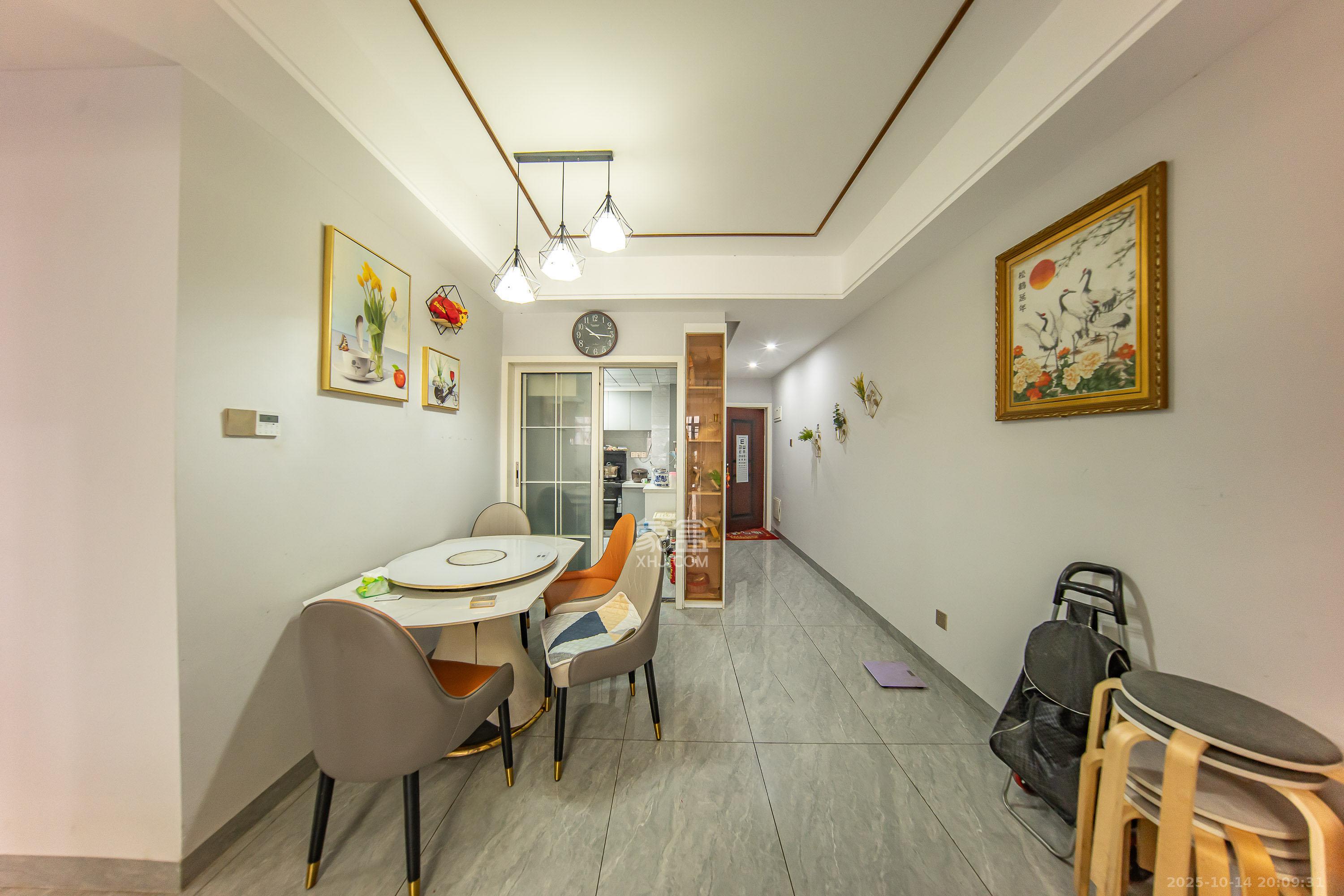 江山帝景雅典  1室0厅0卫    107.8万客厅