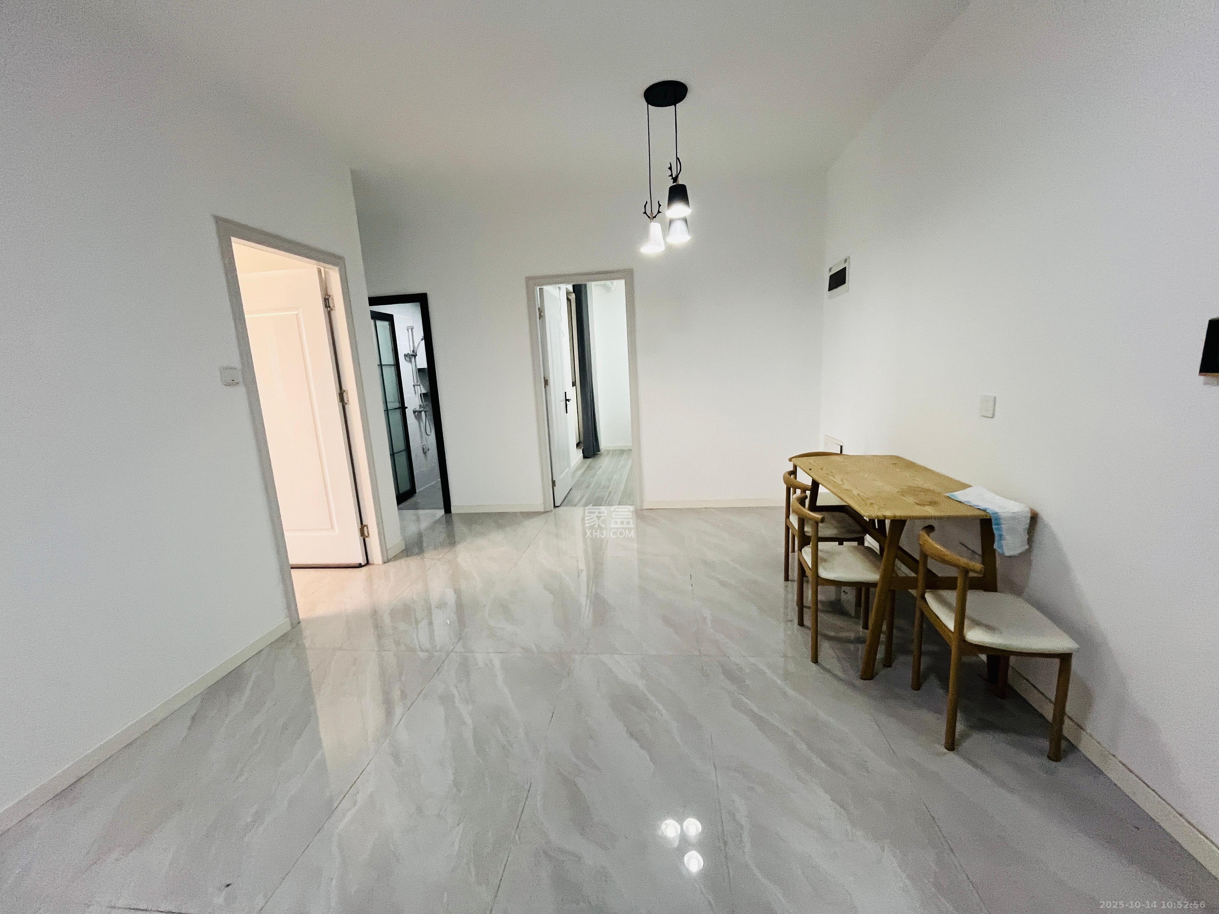 麓谷山湖郡  4室2厅2卫    2800.0元/月室内图