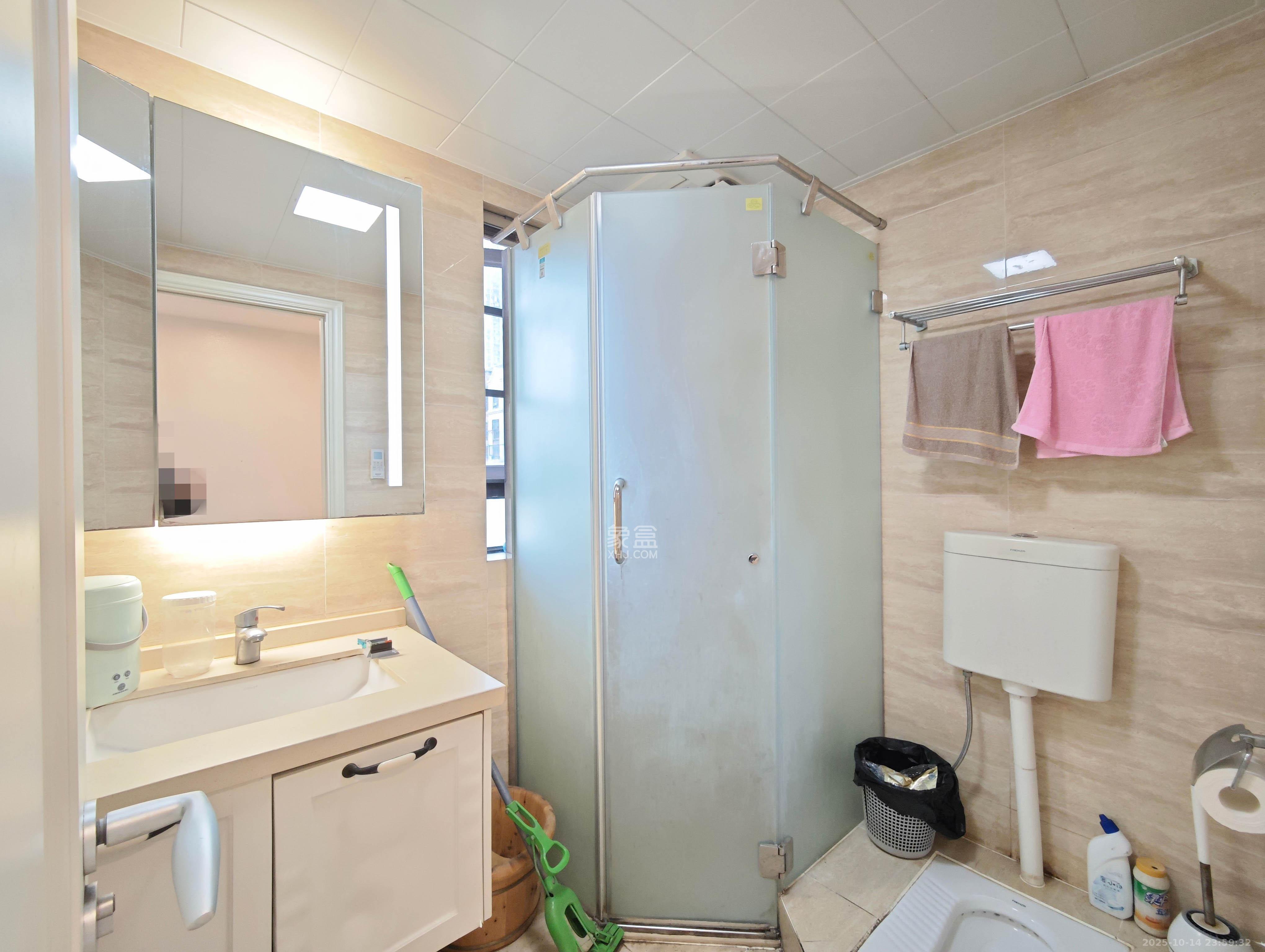 万科魅力之城观澜里  4室2厅2卫    175.0万卫生间