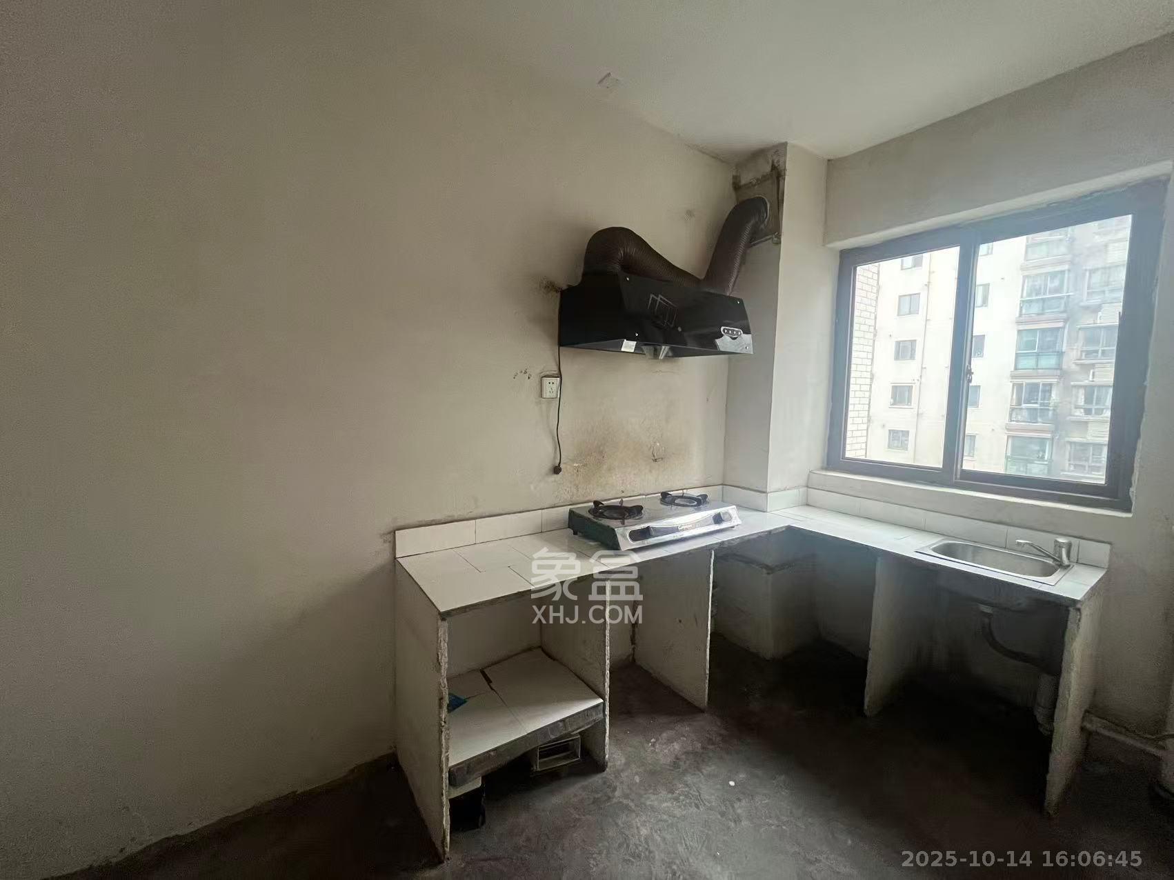 鑫天山水洲城 3室2厅2卫 1600.0元/月 鑫天山水洲城 3室2厅2卫 1600.0元/月室内图