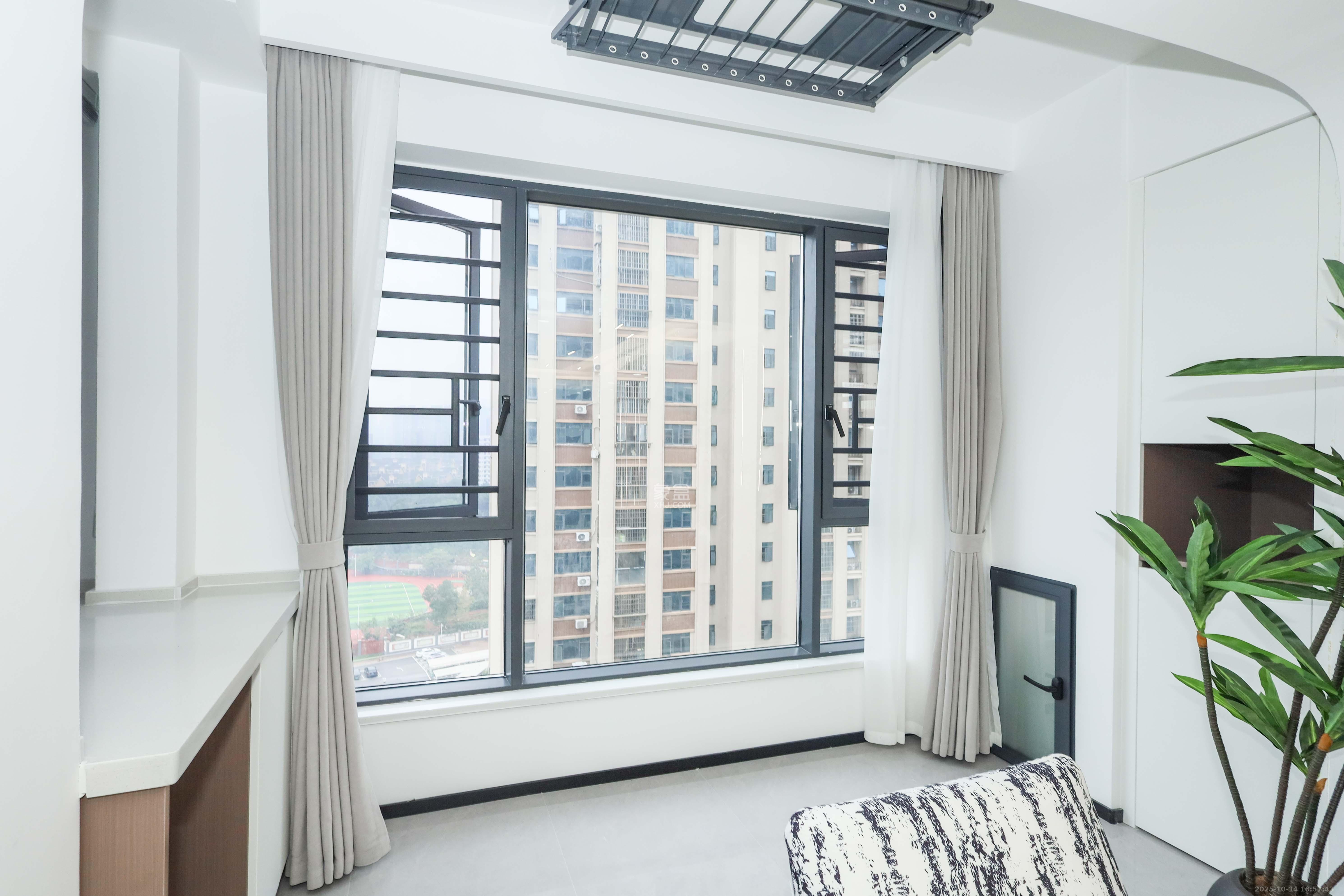 天元涉外景园C区 3室2厅2卫 110.0万 天元涉外景园C区 3室2厅2卫 110.0万阳台