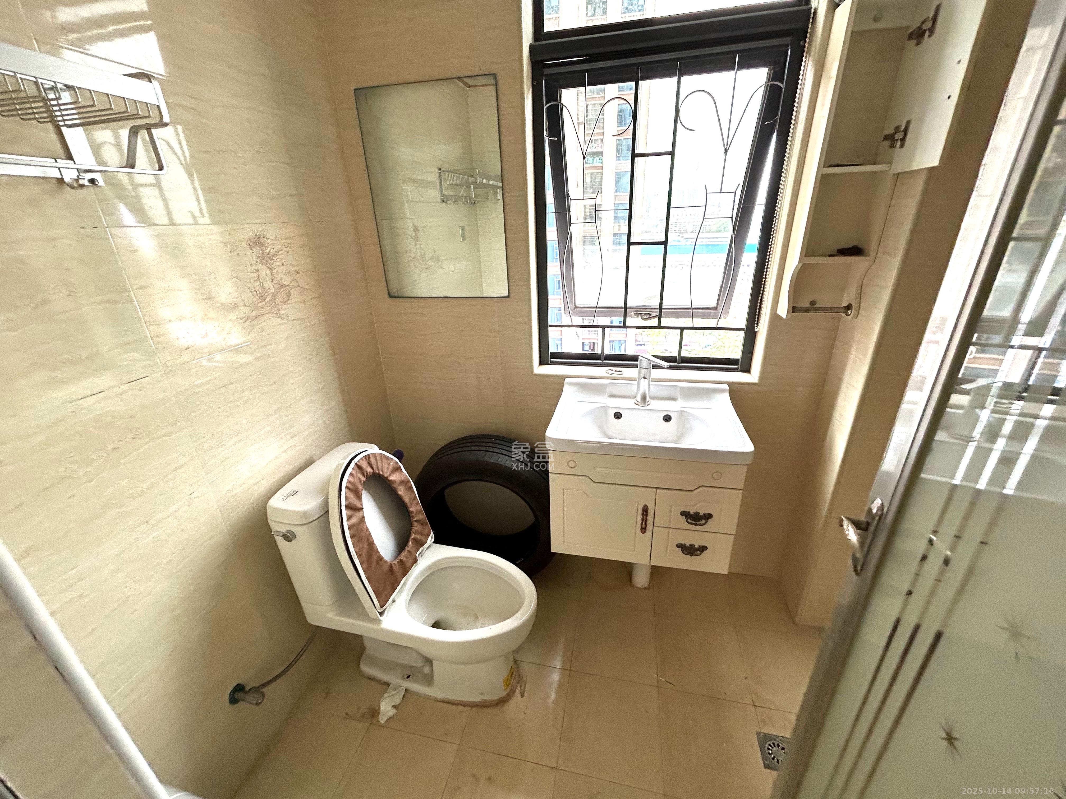 天元涉外景园B区  3室2厅1卫    2700.0元/月室内图