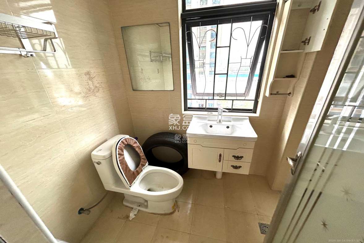 天元涉外景园B区 3室2厅1卫 2700.0元/月 天元涉外景园B区 3室2厅1卫 2700.0元/月室内图