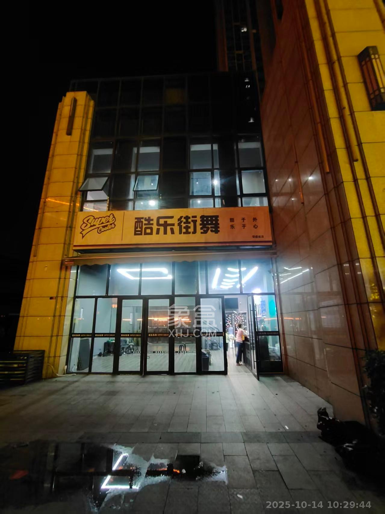 荣盛花语城   130.0㎡      9000.0元/月室内图