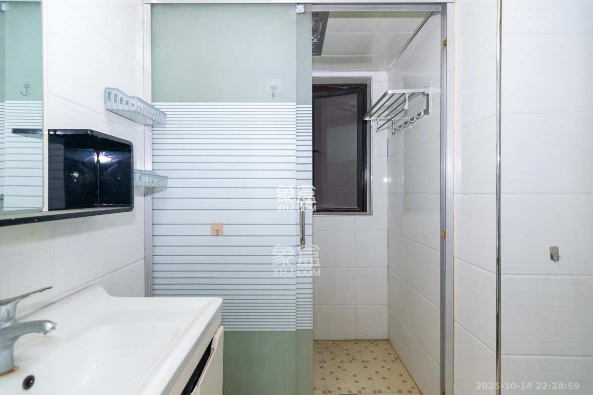 新城国际花都 2室2厅1卫 42.0万 新城国际花都 2室2厅1卫 42.0万卫生间