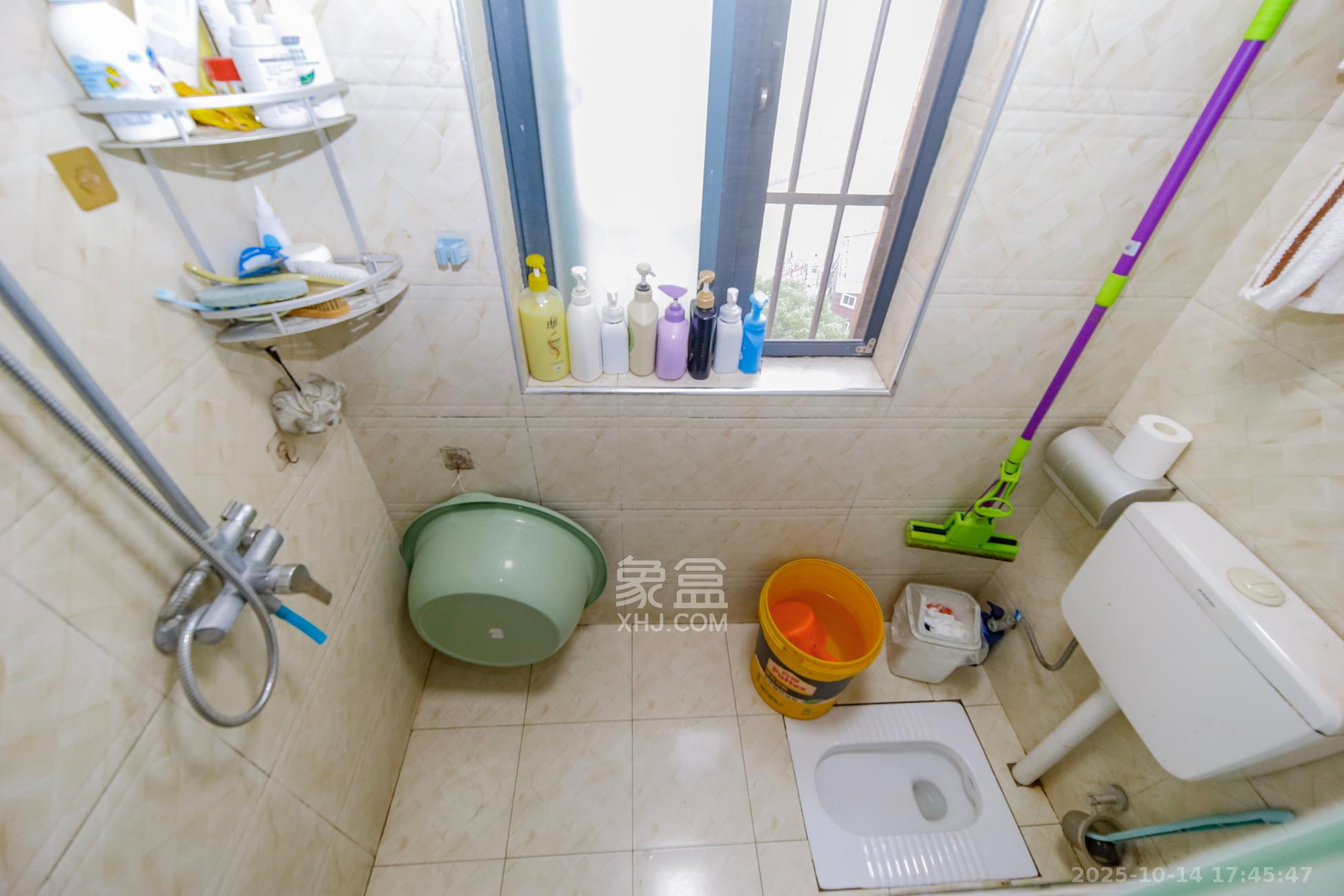 新盛珑璟台  2室2厅1卫    76.0万卫生间