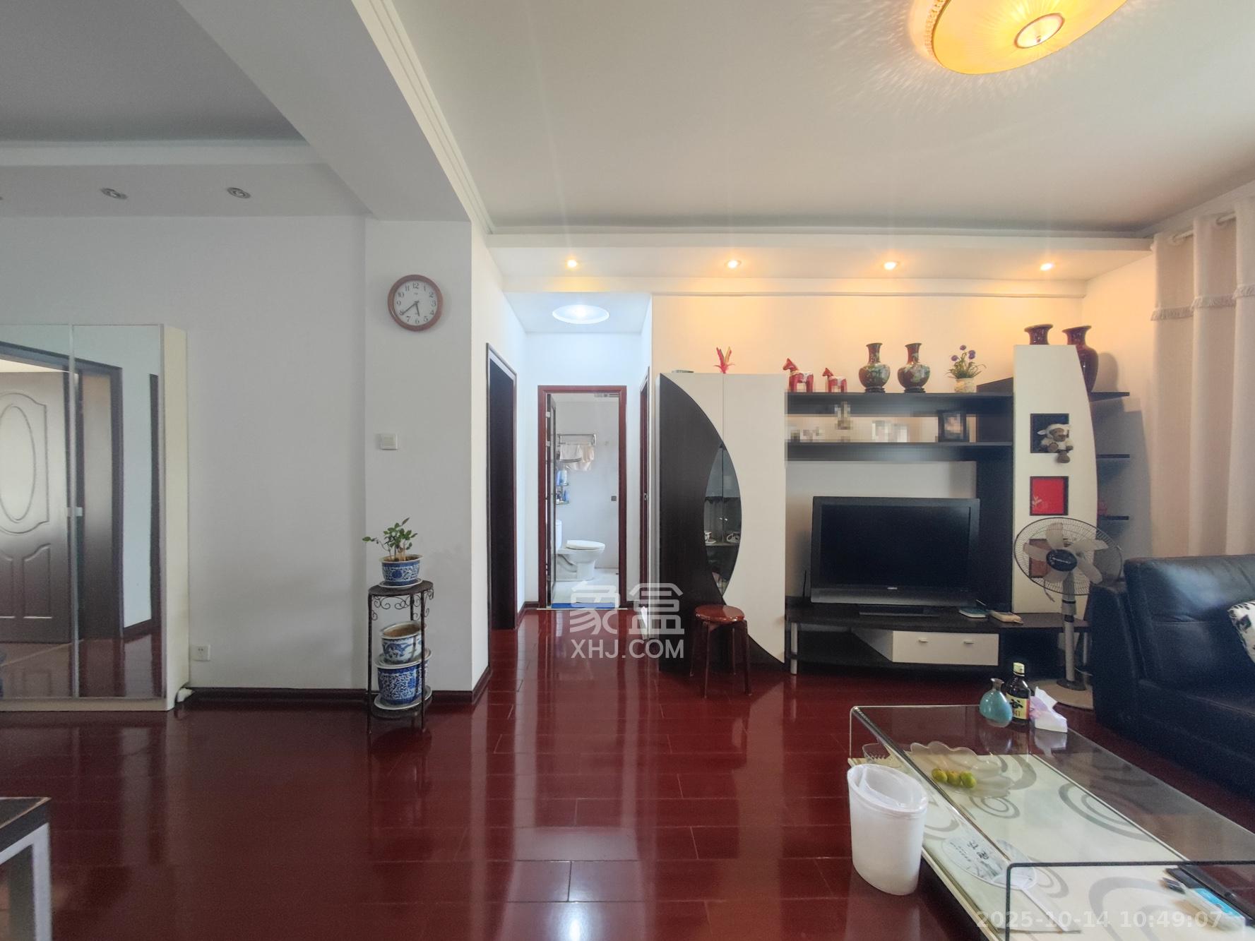 鄱阳小区  3室2厅1卫    82.0万