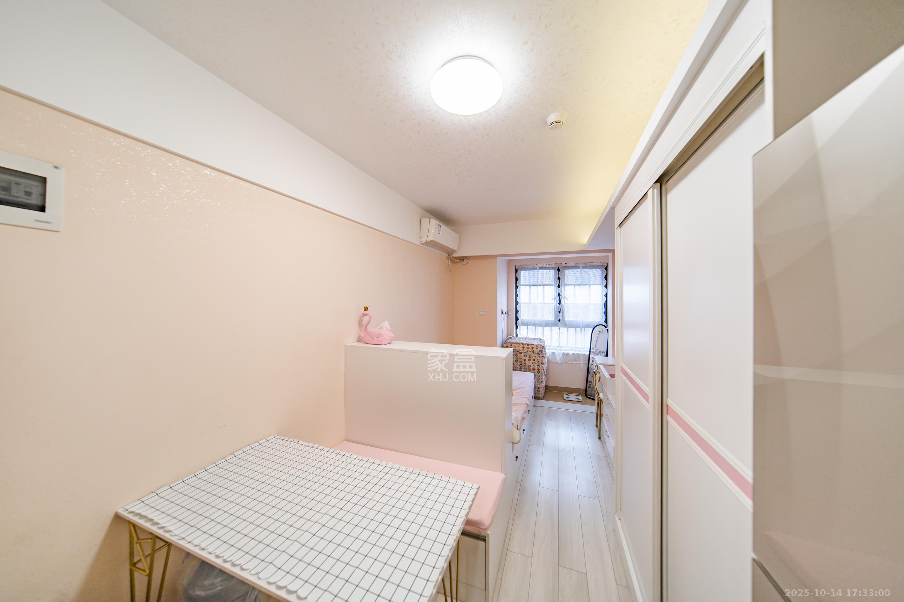 万科金域缇香 1室1厅1卫 30.0万 万科金域缇香 1室1厅1卫 30.0万客厅