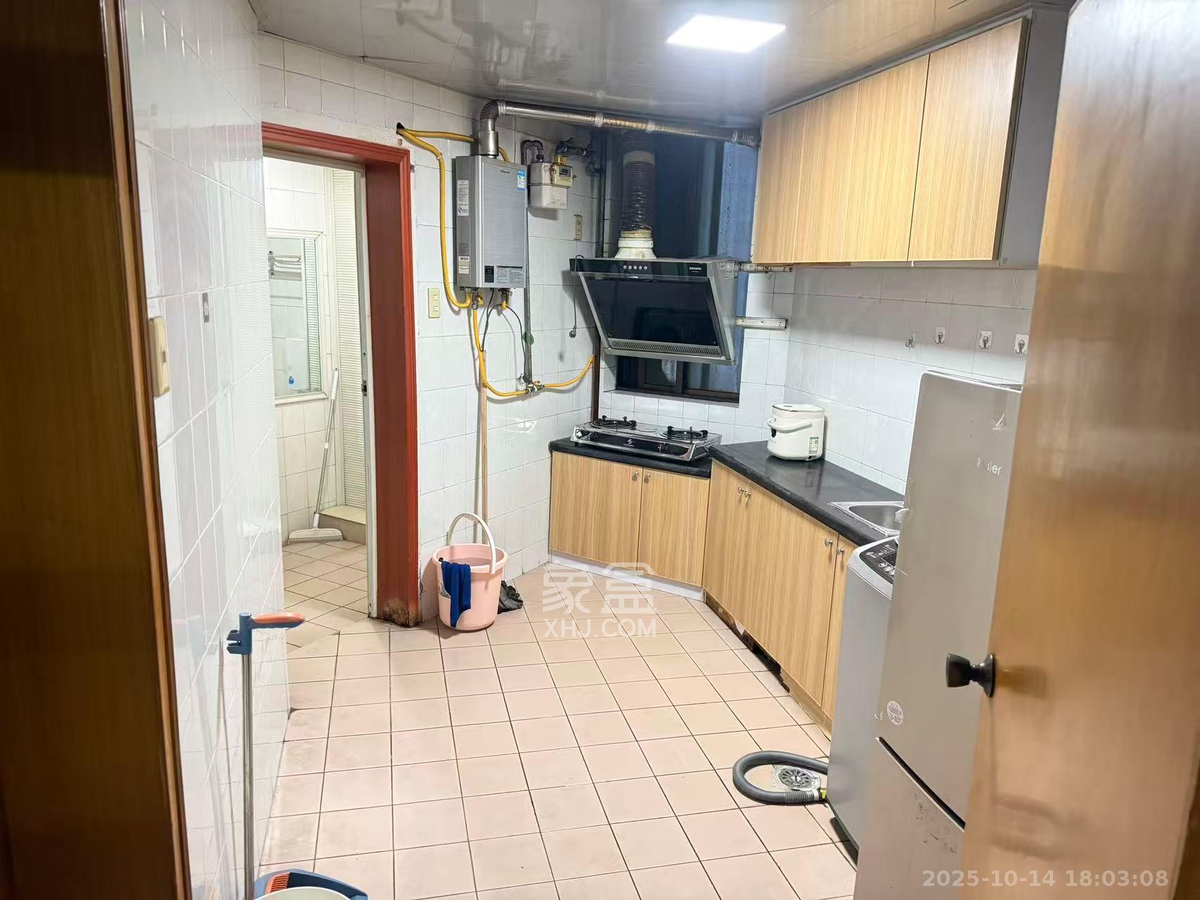 芙蓉广场农行单位宿舍  2室1厅1卫    2600.0元/月 芙蓉广场农行单位宿舍  2室1厅1卫    2600.0元/月室内图