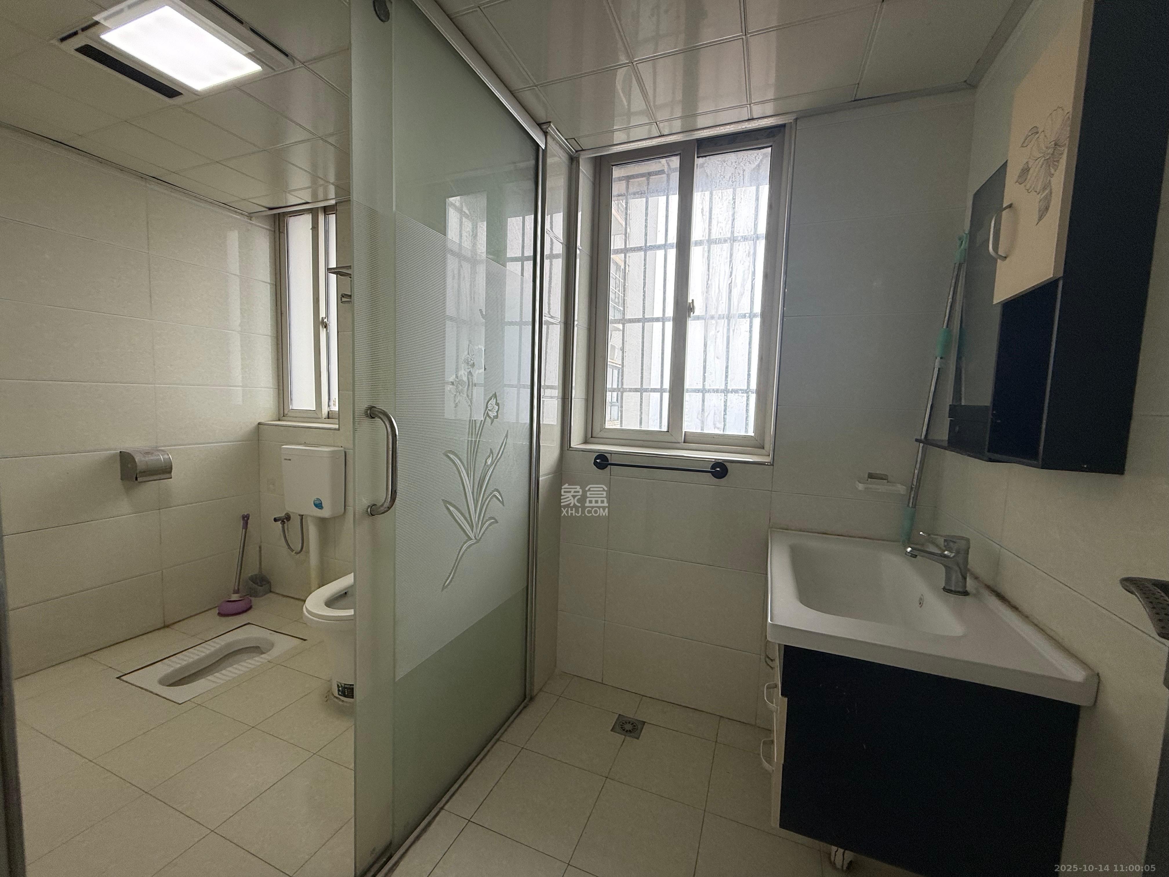 时代星城  3室2厅2卫    1700.0元/月 时代星城  3室2厅2卫    1700.0元/月室内图