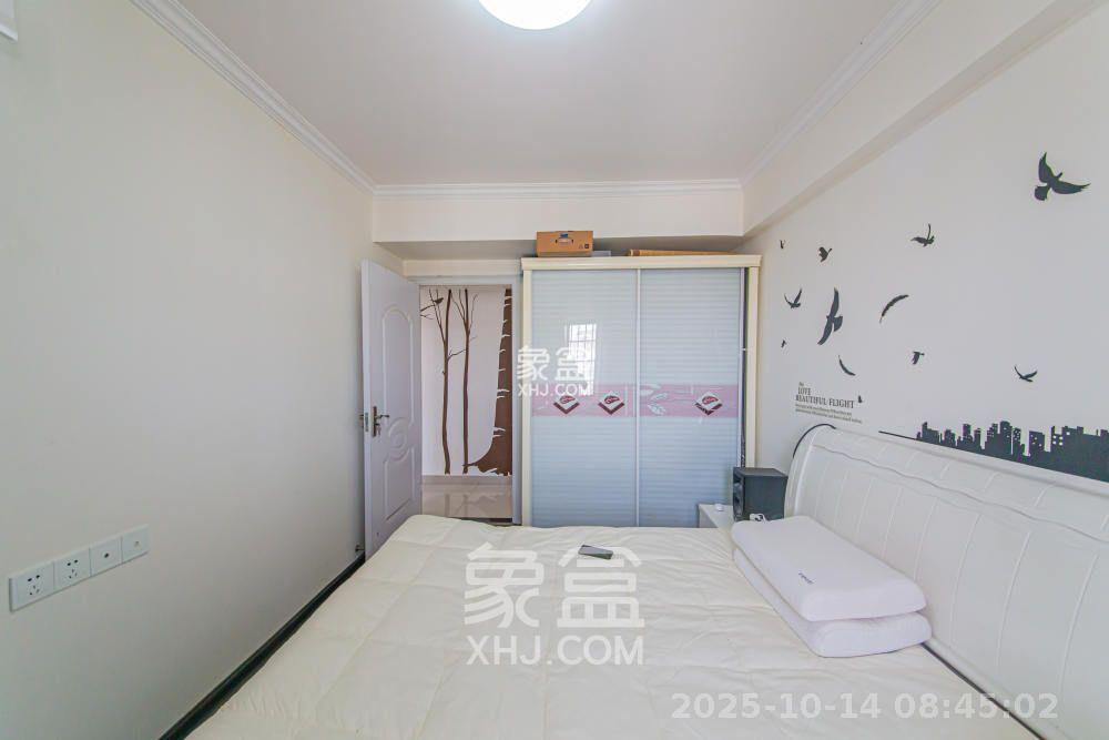 上峰苑(兰亭玥岛)  2室2厅1卫    2200.0元/月 上峰苑(兰亭玥岛)  2室2厅1卫    2200.0元/月室内图