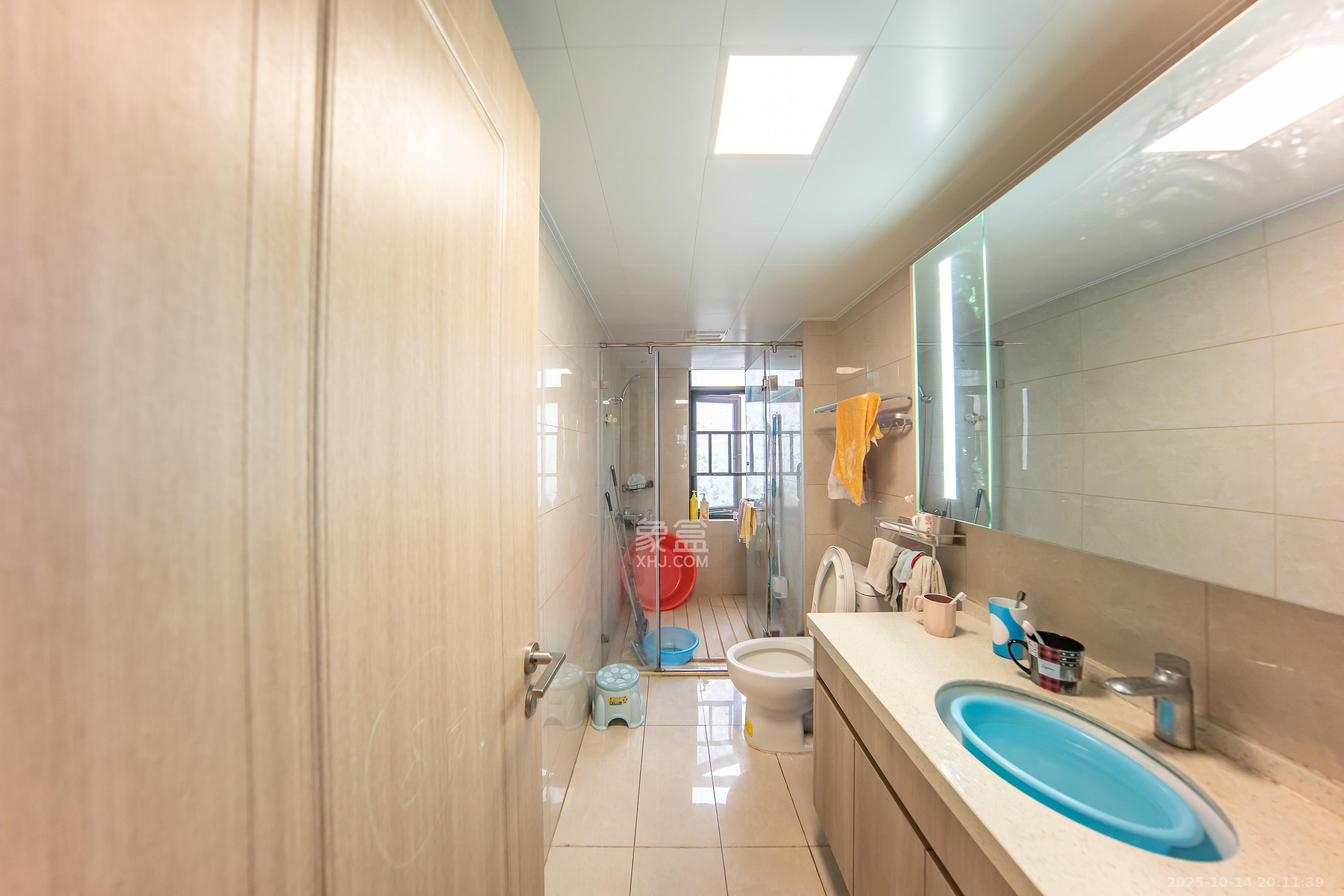 建投象山国际  4室2厅2卫    185.0万卫生间