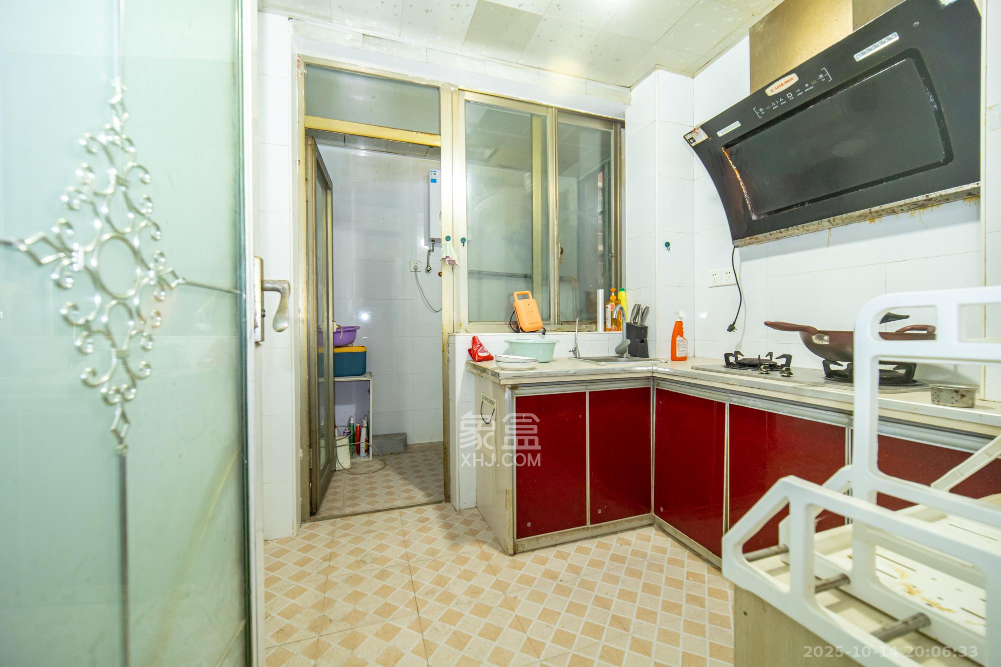 卧龙居国际村  3室2厅2卫    55.8万厨房