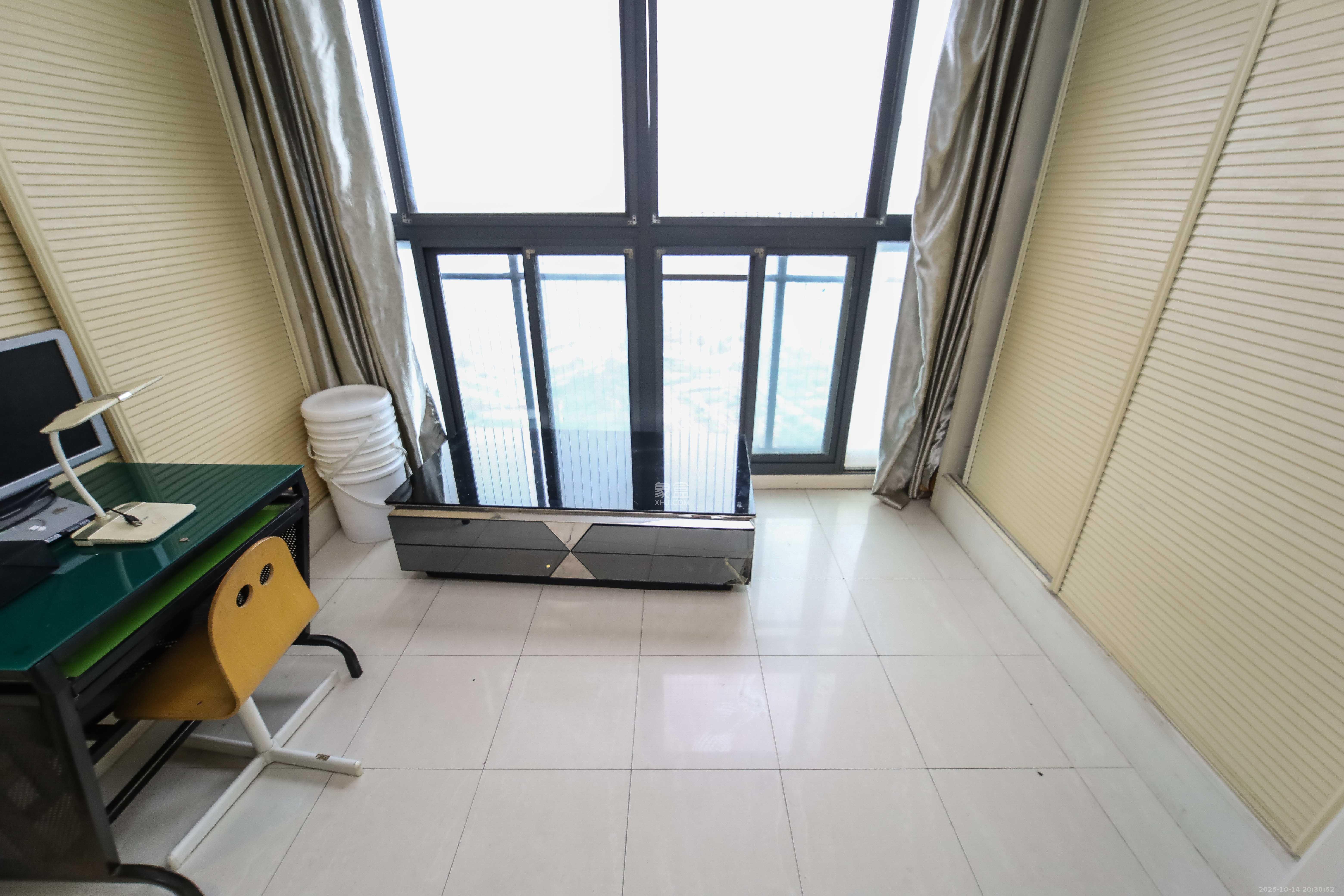 江河双水湾  3室2厅2卫    84.0万 江河双水湾  3室2厅2卫    84.0万阳台