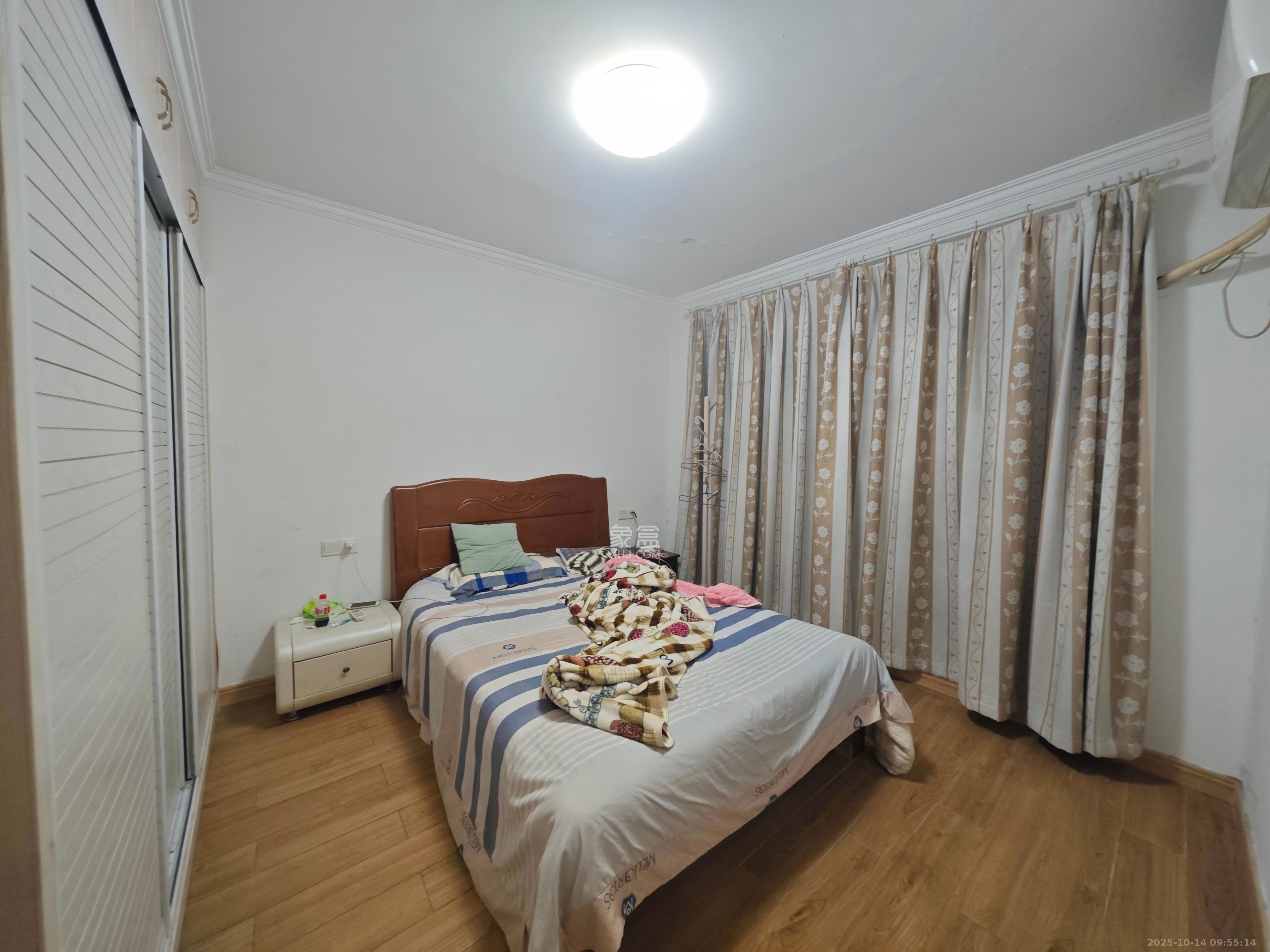 上峰苑(兰亭玥岛) 2室2厅1卫 2200.0元/月 上峰苑(兰亭玥岛) 2室2厅1卫 2200.0元/月室内图