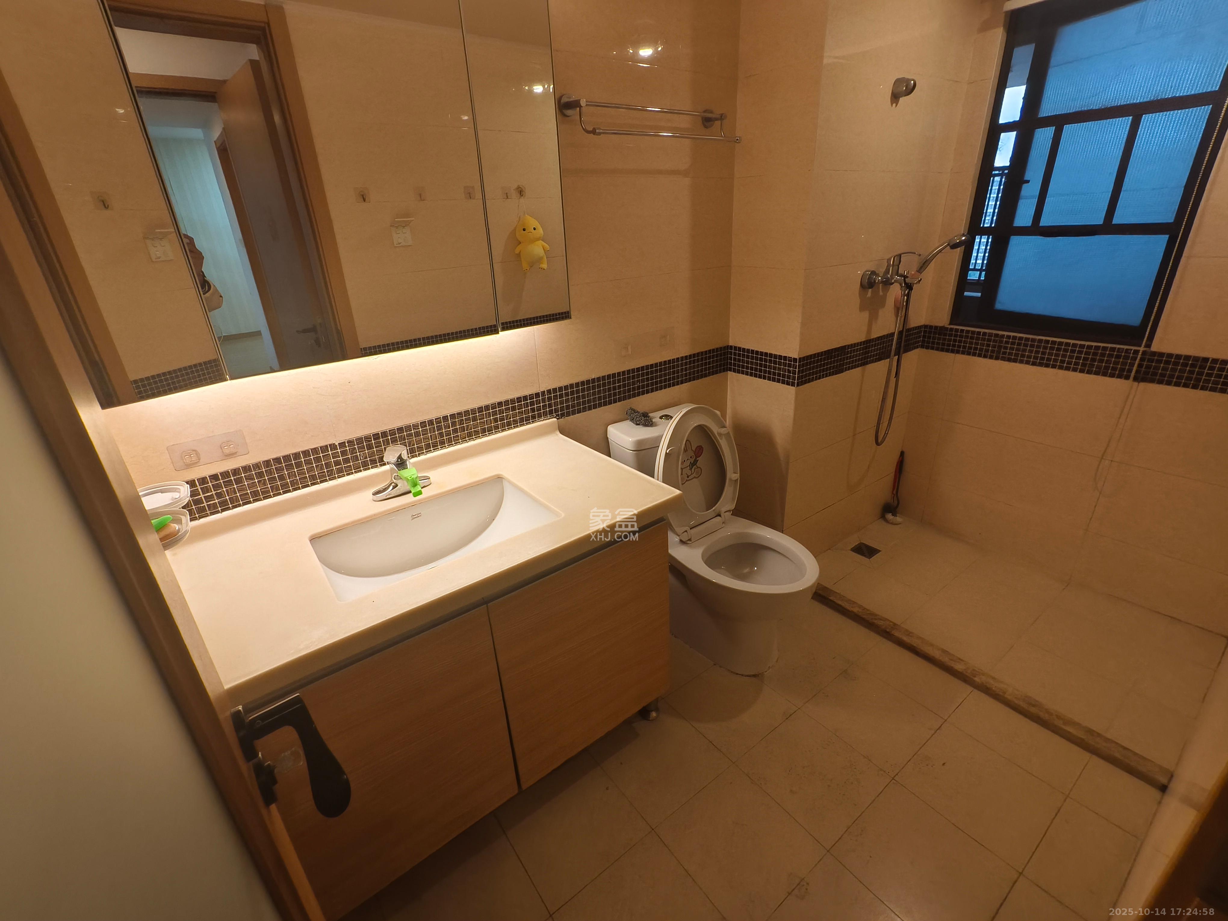 旭辉国际广场(永升商业广场)  3室2厅1卫    2600.0元/月 旭辉国际广场(永升商业广场)  3室2厅1卫    2600.0元/月室内图