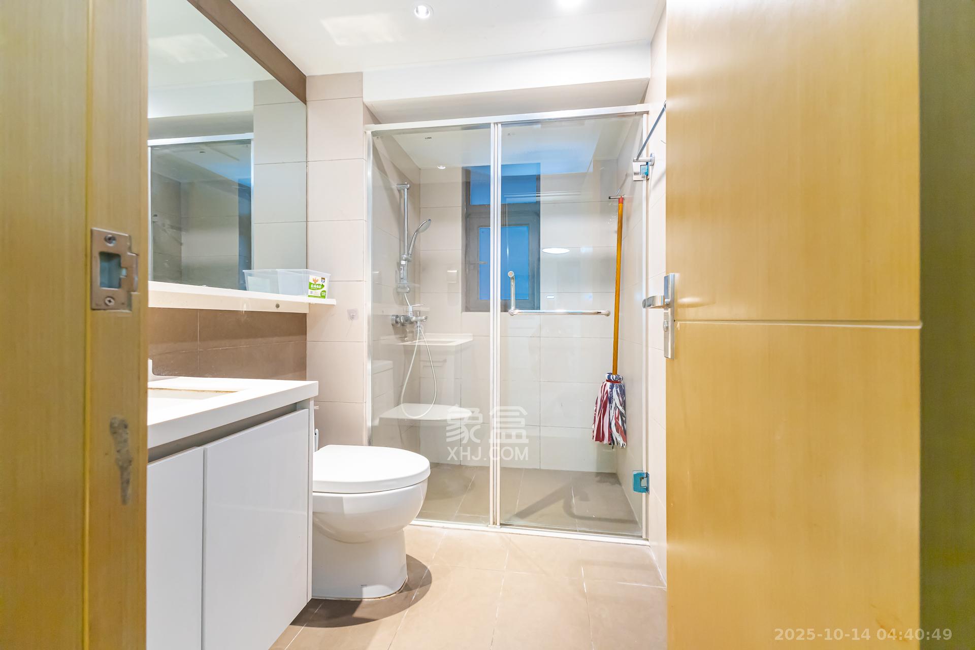 时代倾城四期 3室2厅2卫 86.0万 时代倾城四期 3室2厅2卫 86.0万卫生间