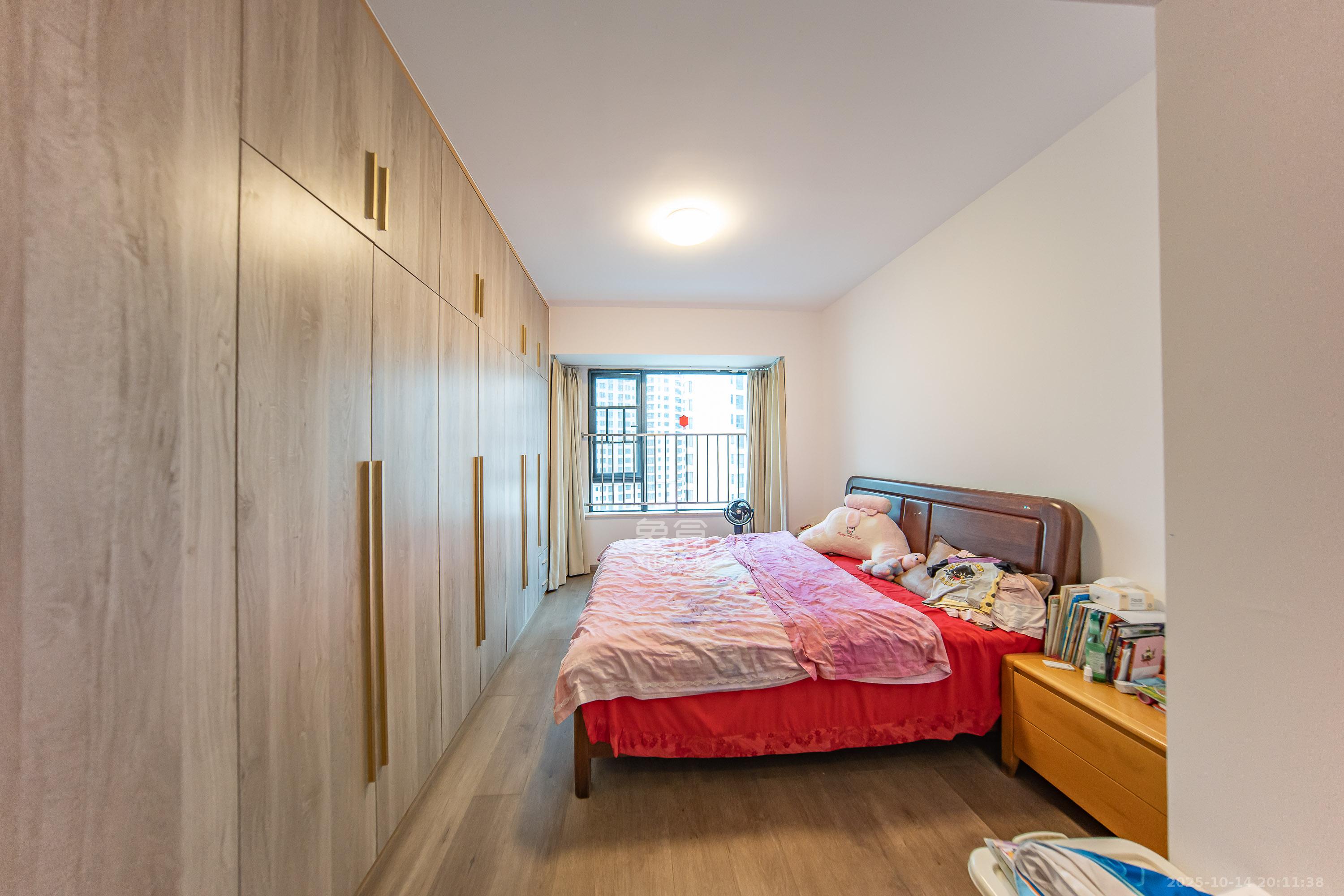 建投象山国际  4室2厅2卫    185.0万卧室