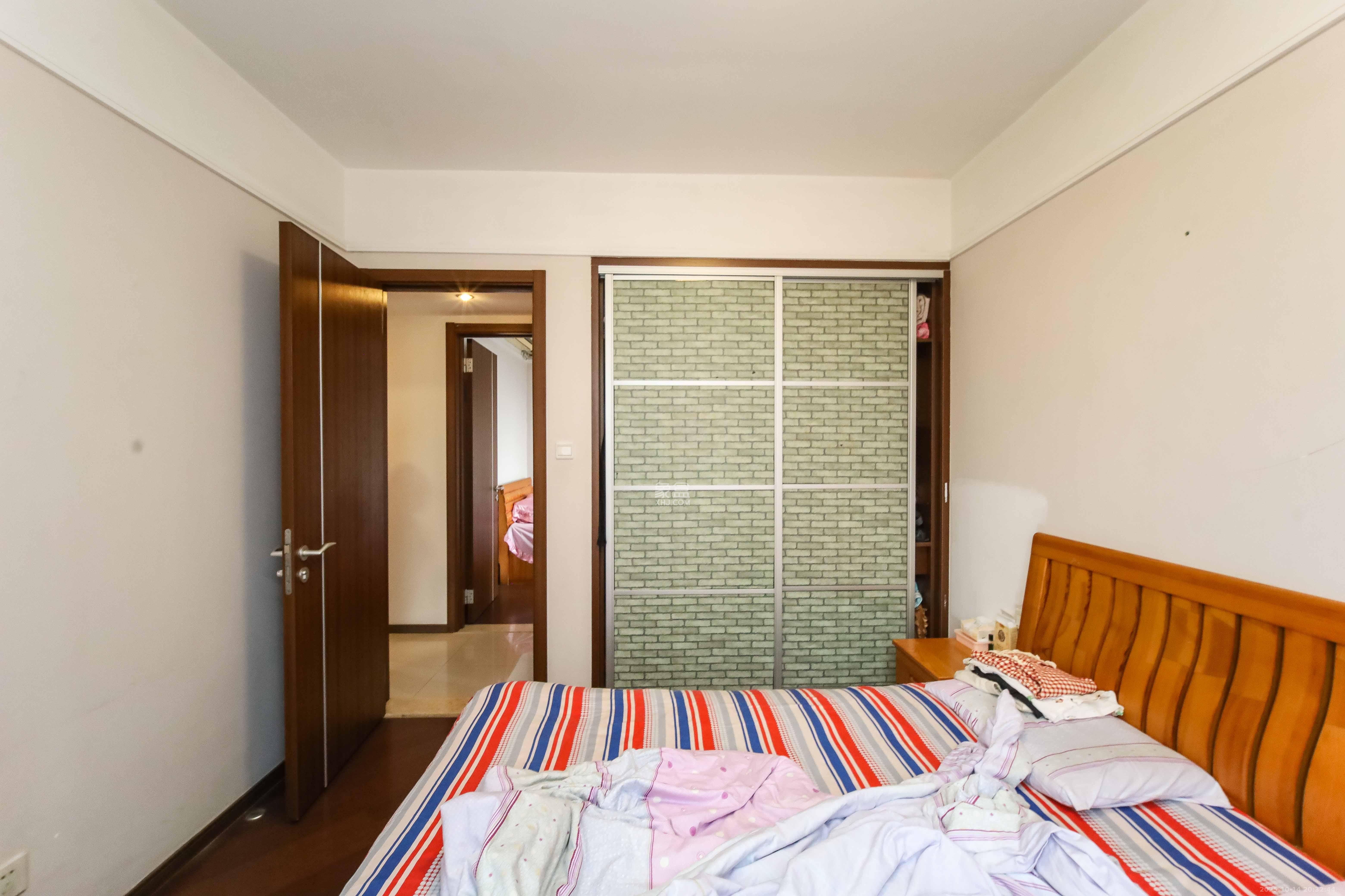 万科金域蓝湾  3室2厅1卫    85.0万卧室