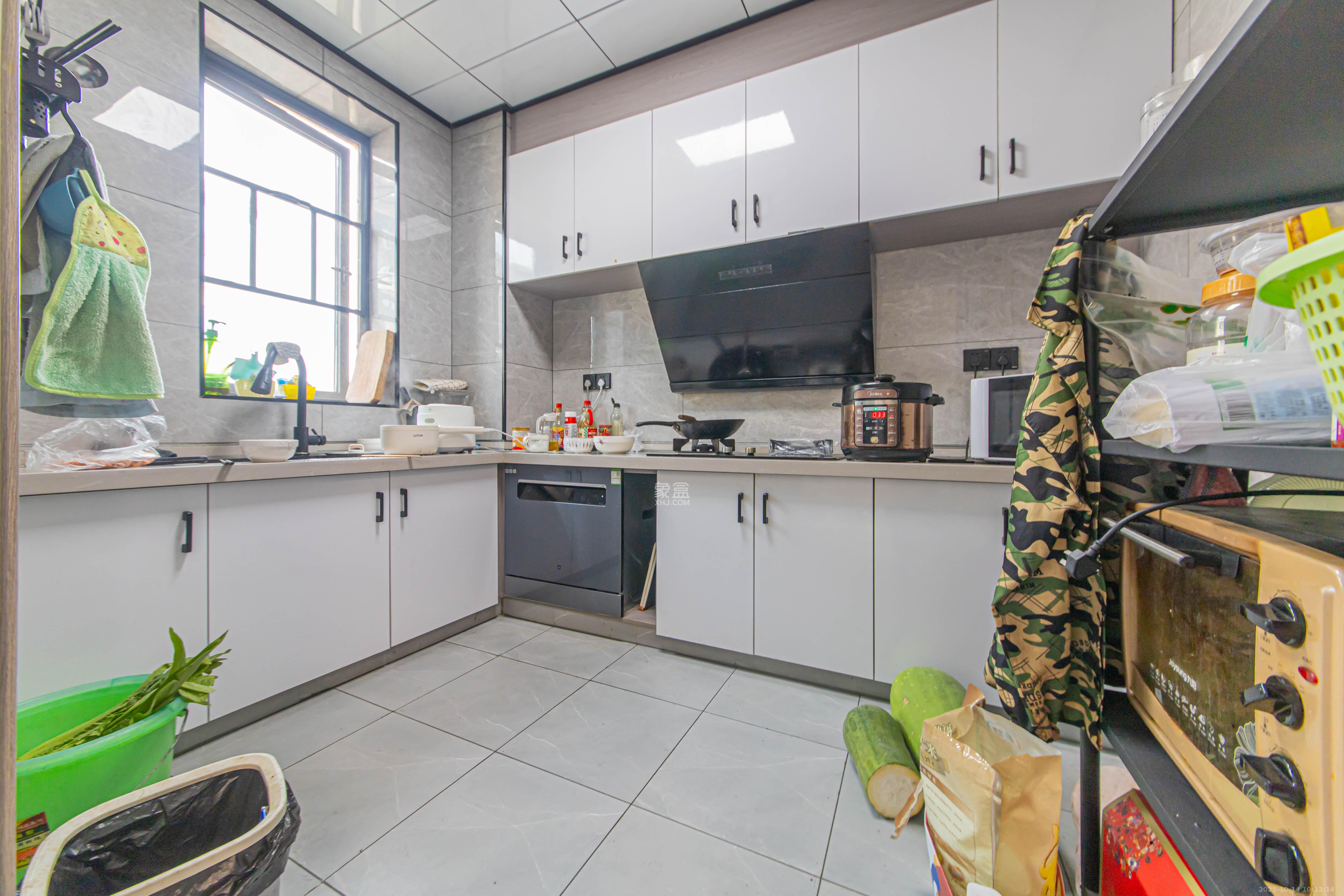 和泓融成府  3室2厅2卫    112.0万 和泓融成府  3室2厅2卫    112.0万厨房