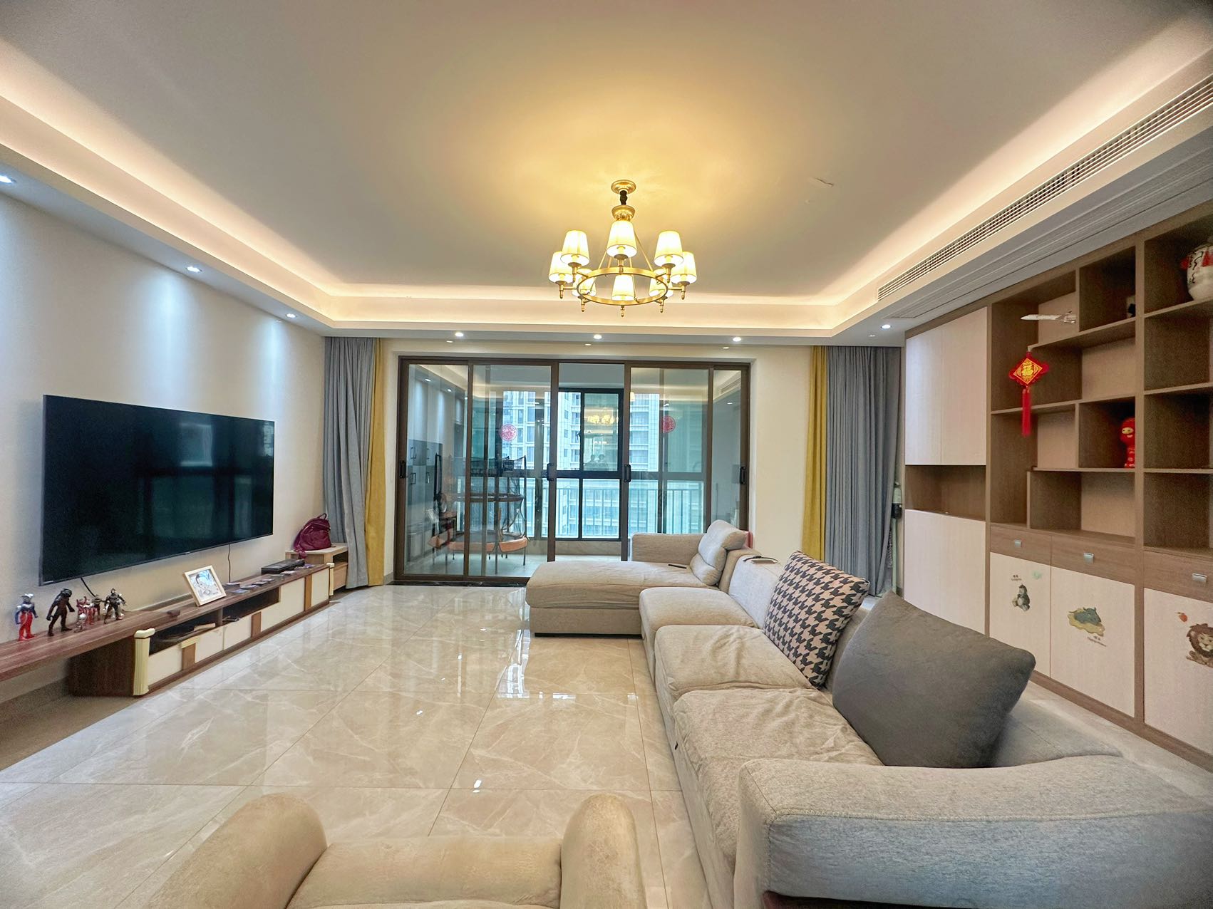 海航豪庭南苑  3室2厅2卫    6000.0元/月