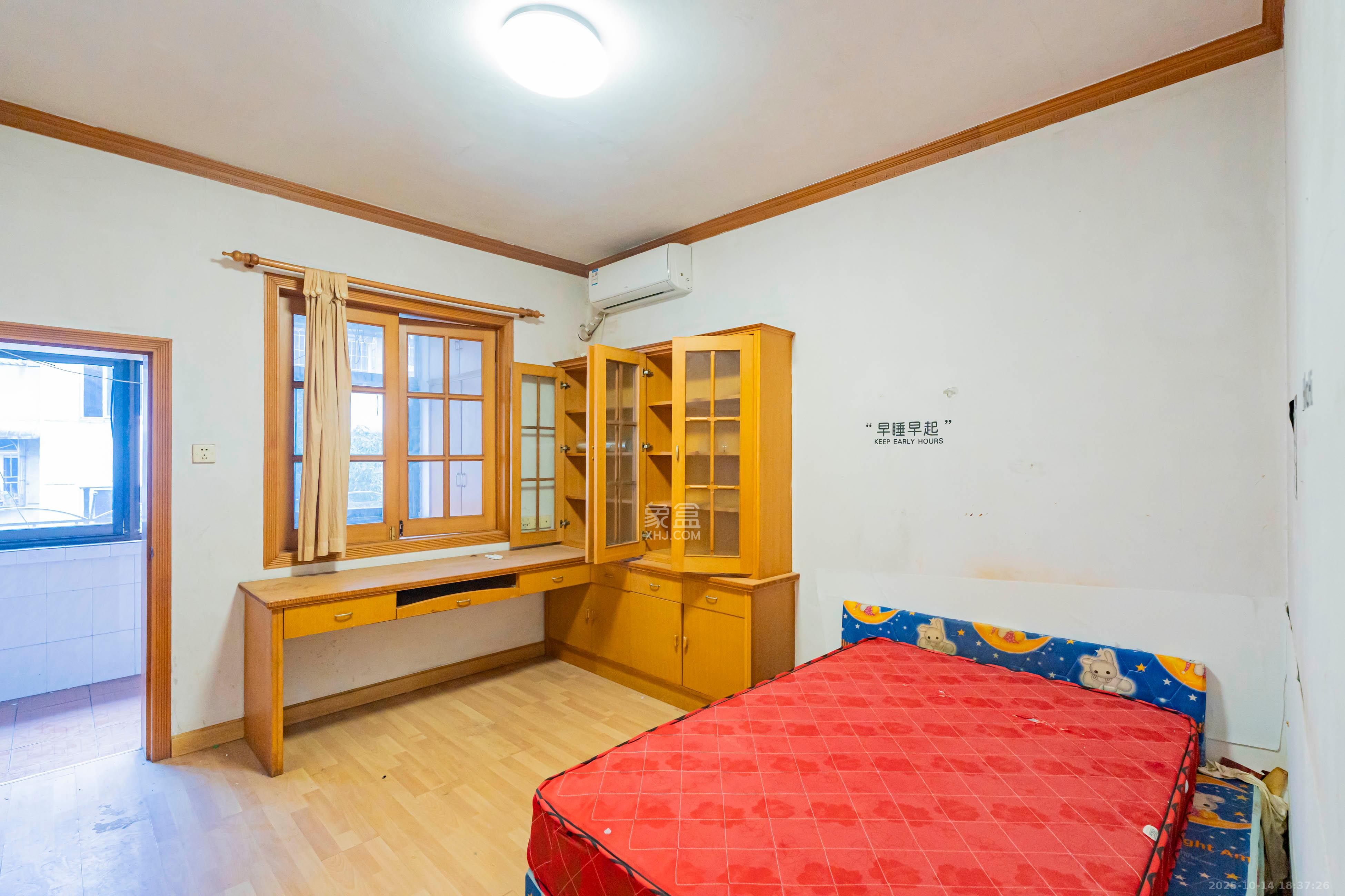 东风二村社区房  3室1厅1卫    72.0万卧室