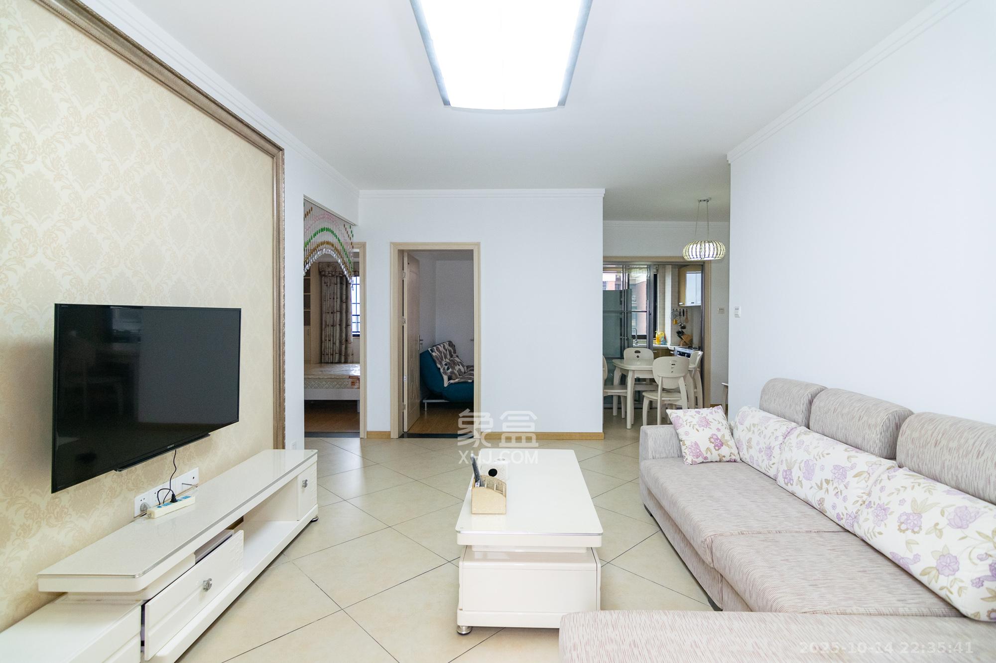 新城国际花都 3室2厅1卫 50.0万 新城国际花都 3室2厅1卫 50.0万客厅