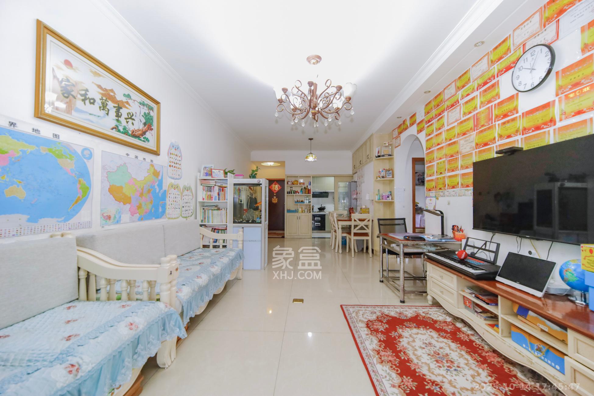 新盛珑璟台  2室2厅1卫    76.0万客厅