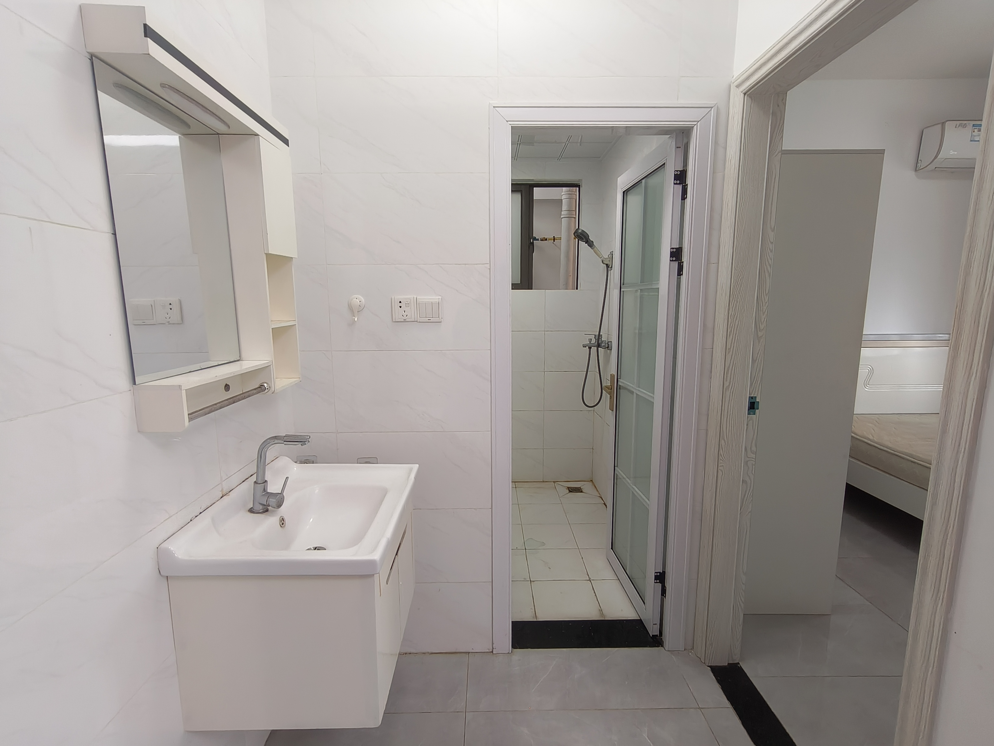 东站国际  1室1厅1卫    2300.0元/月室内图