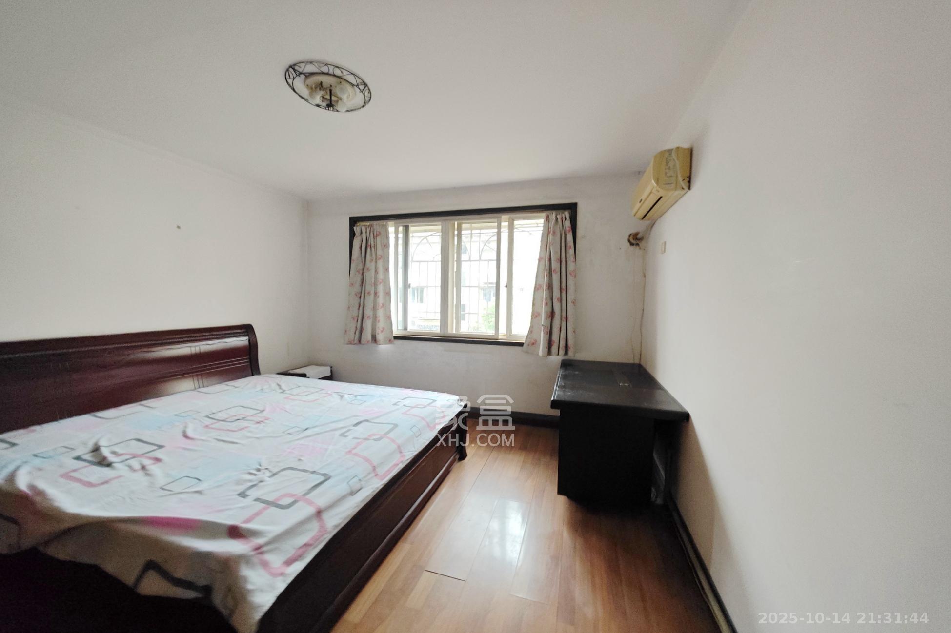 金地社区  3室2厅2卫    85.0万卧室