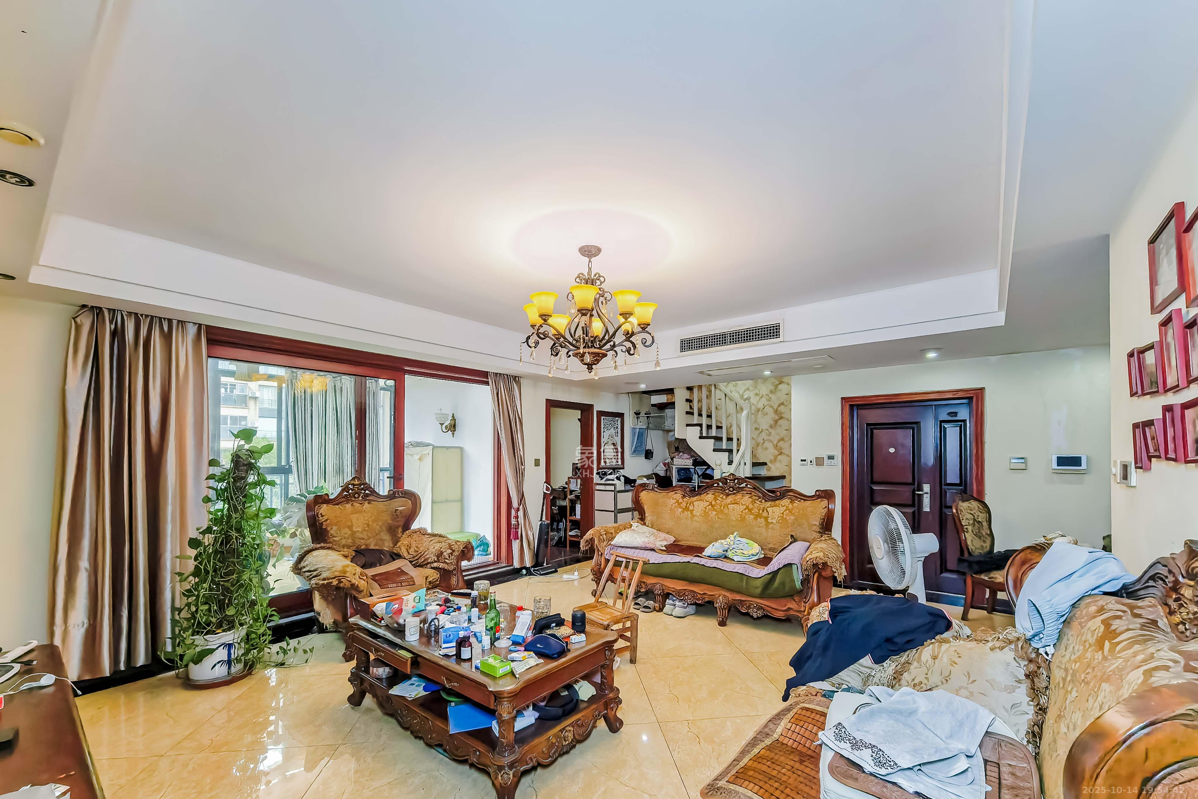 中城丽景香山园  6室2厅3卫    350.0万 中城丽景香山园  6室2厅3卫    350.0万