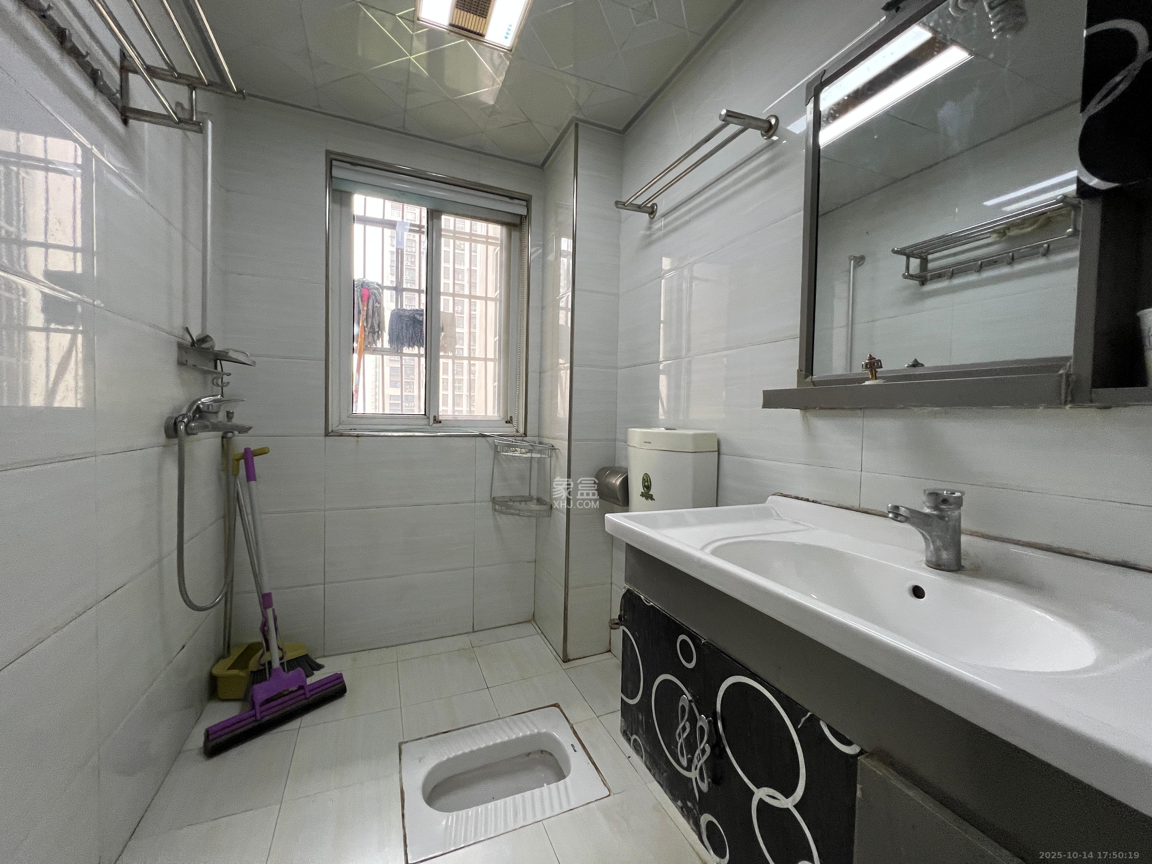 嘉顺苑 3室2厅1卫 2100.0元/月 嘉顺苑 3室2厅1卫 2100.0元/月室内图