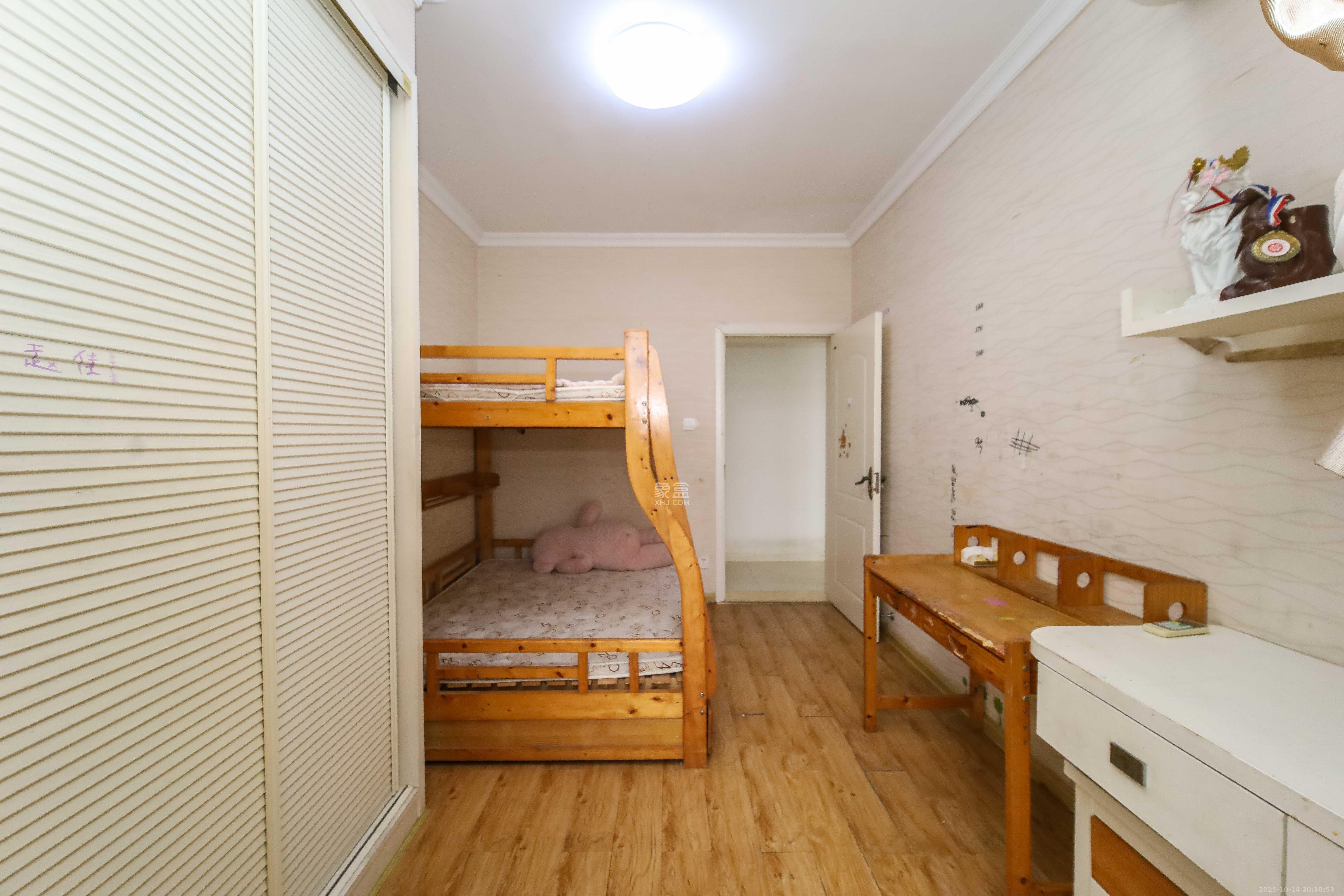 江河双水湾  3室2厅2卫    84.0万 江河双水湾  3室2厅2卫    84.0万卧室