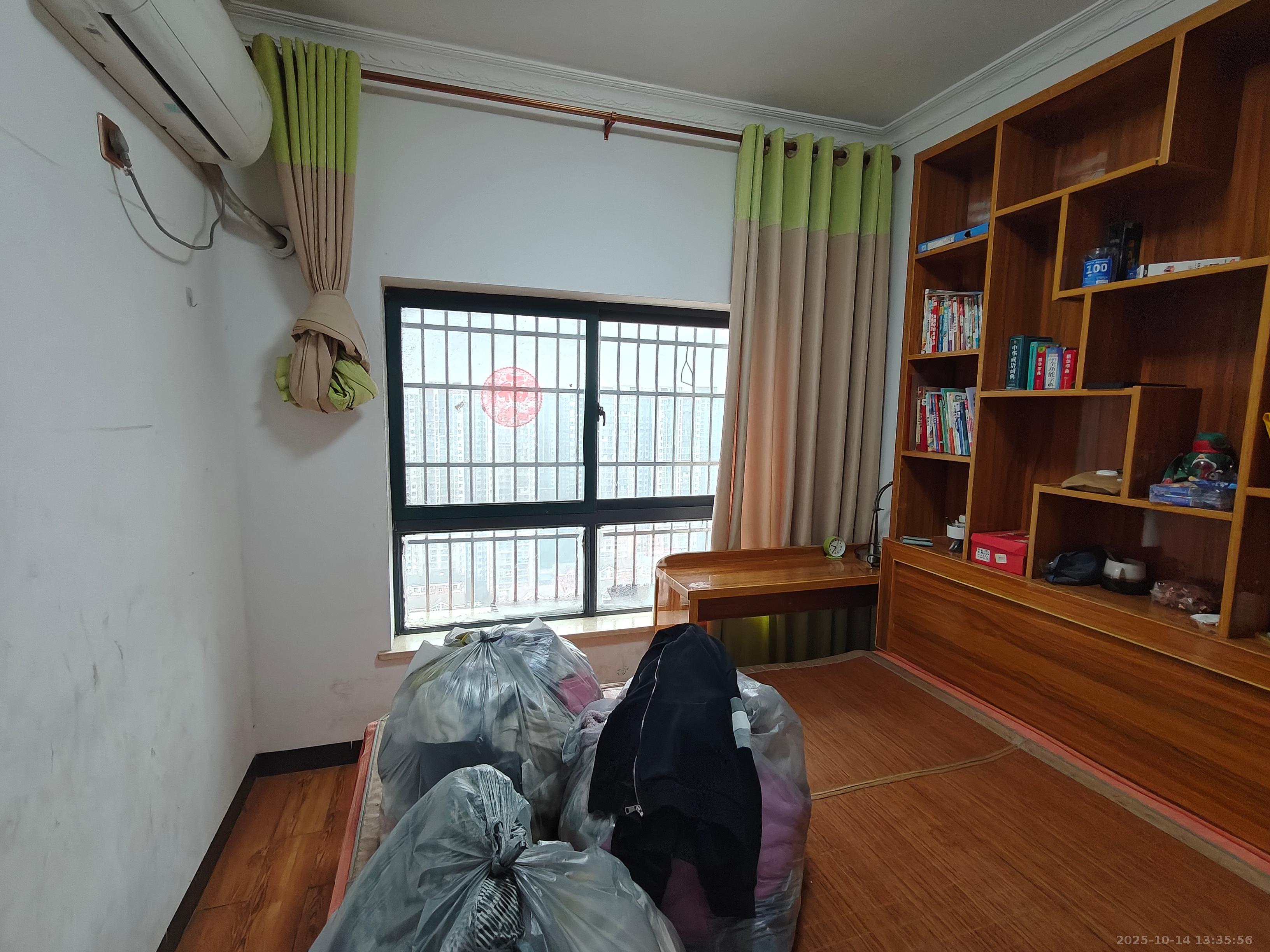 花样年华  4室2厅2卫    1800.0元/月室内图