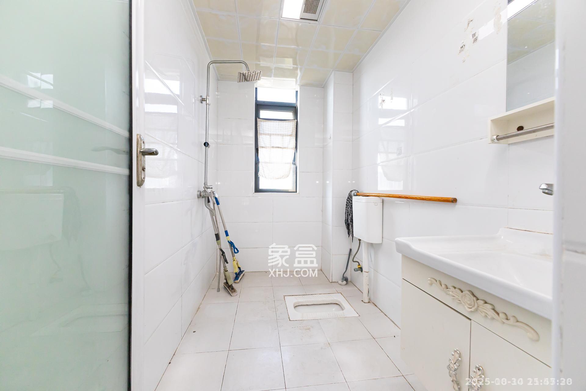 珠江东方明珠（新地东方明珠）三期  4室2厅2卫    1500.0元/月室内图