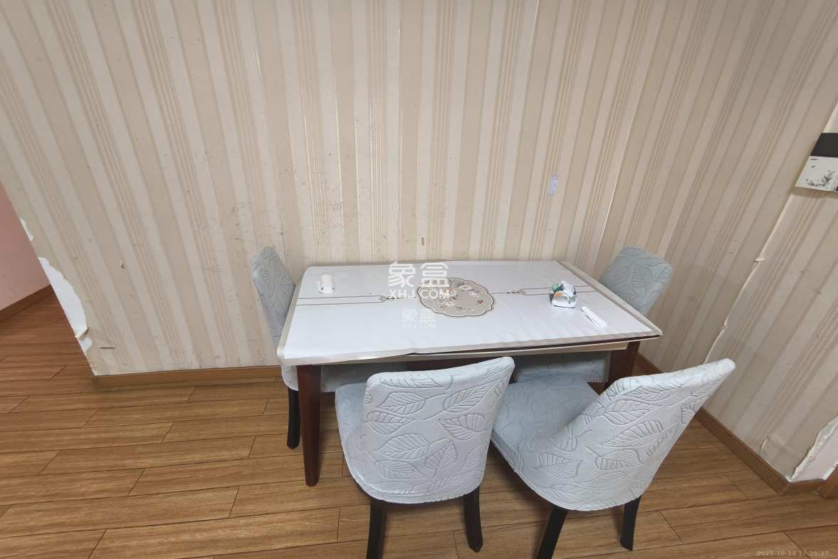 旭辉国际广场(永升商业广场)  3室2厅1卫    2600.0元/月 旭辉国际广场(永升商业广场)  3室2厅1卫    2600.0元/月室内图