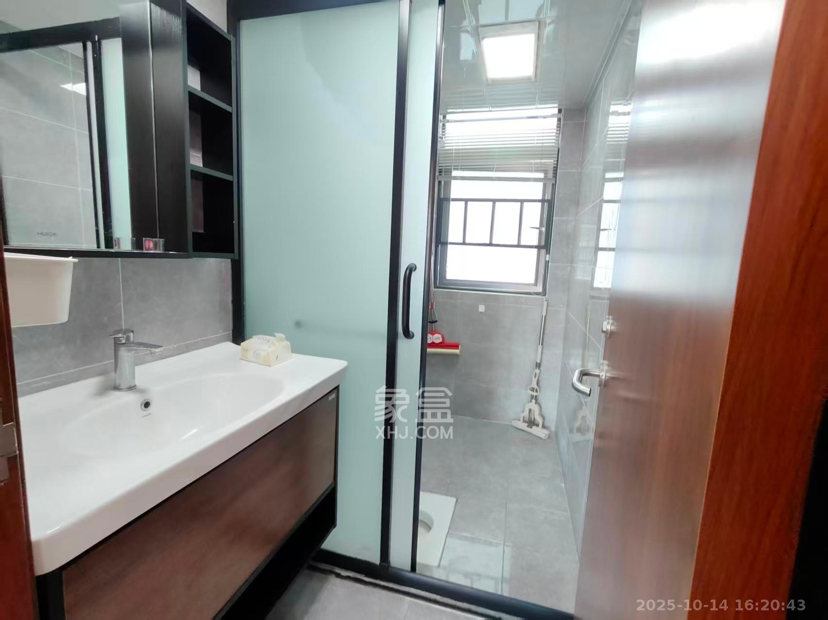 金恒银杉里 3室2厅2卫 3400.0元/月 金恒银杉里 3室2厅2卫 3400.0元/月室内图