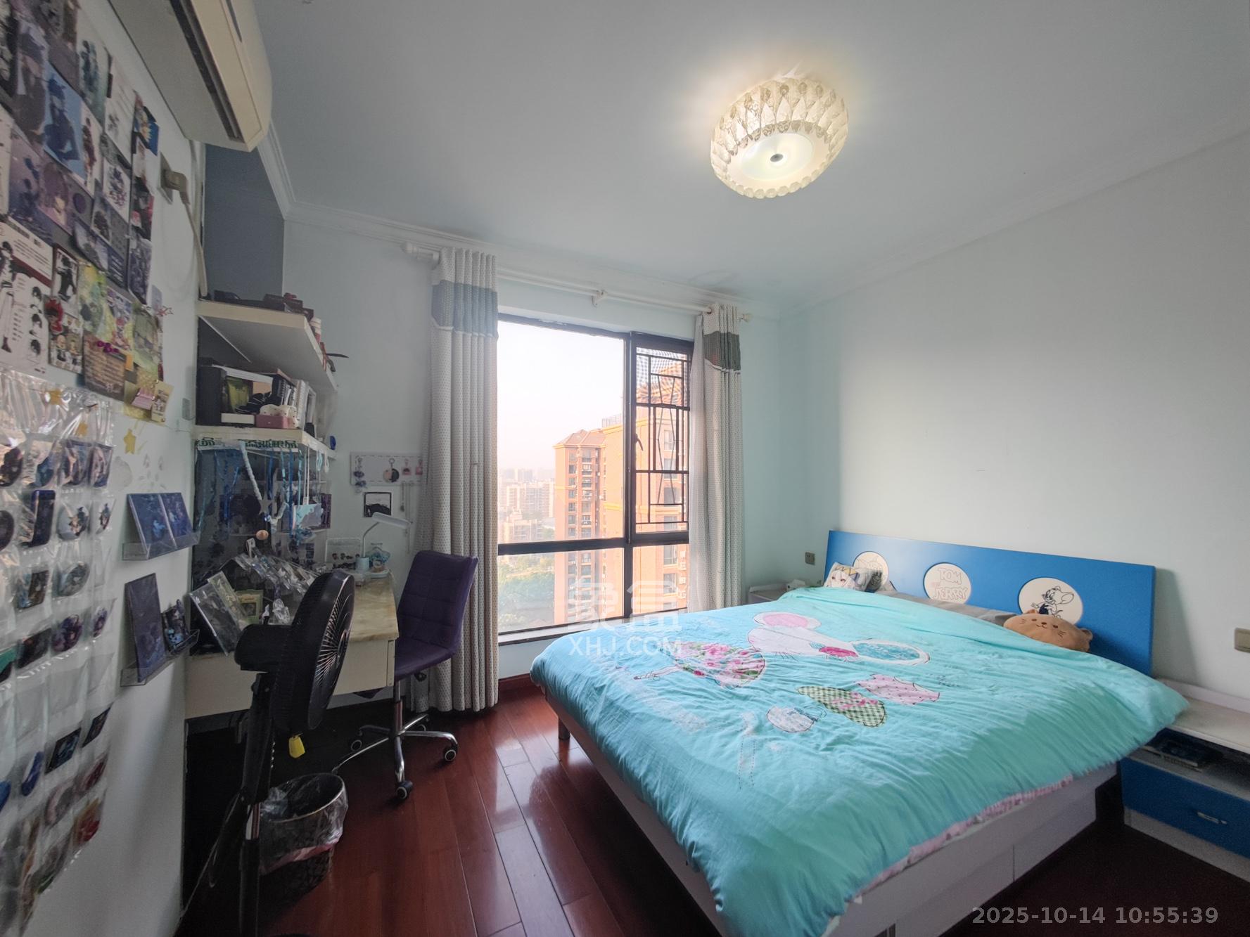 翡翠云天 3室2厅2卫 105.0万 翡翠云天 3室2厅2卫 105.0万卧室