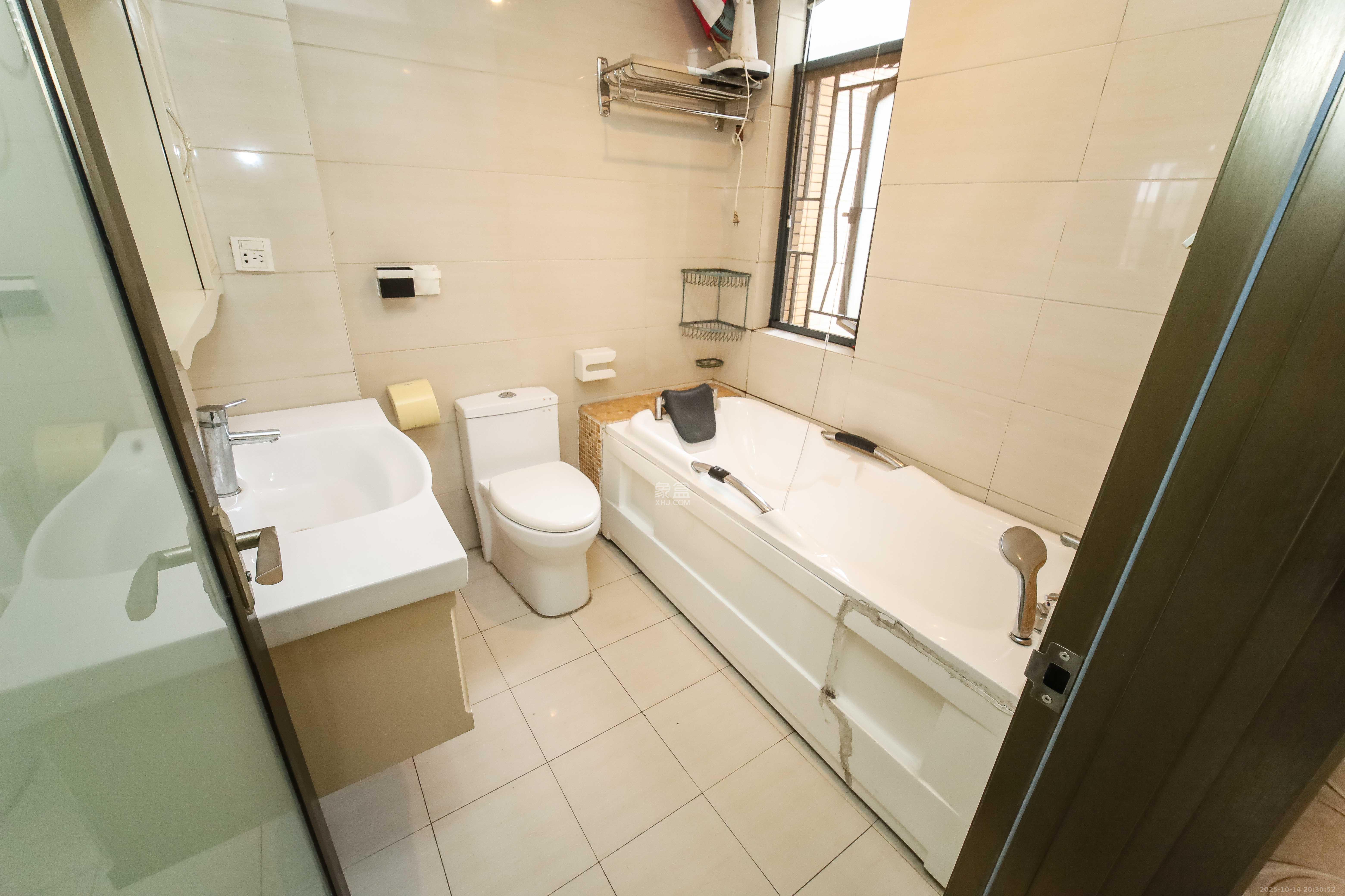 江河双水湾  3室2厅2卫    84.0万 江河双水湾  3室2厅2卫    84.0万卫生间