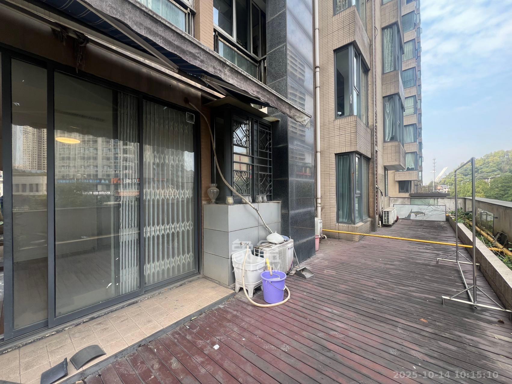 藏珑湖上国际花园 3室2厅2卫 3200.0元/月 藏珑湖上国际花园 3室2厅2卫 3200.0元/月室内图