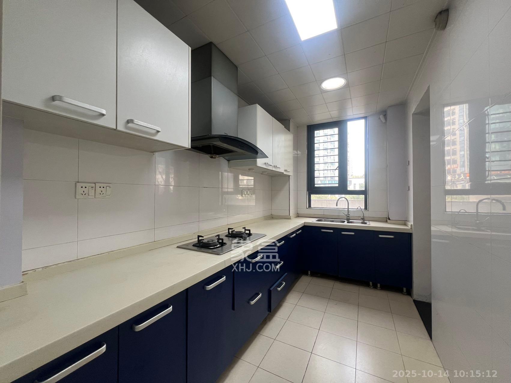 藏珑湖上国际花园 3室2厅2卫 3200.0元/月 藏珑湖上国际花园 3室2厅2卫 3200.0元/月室内图