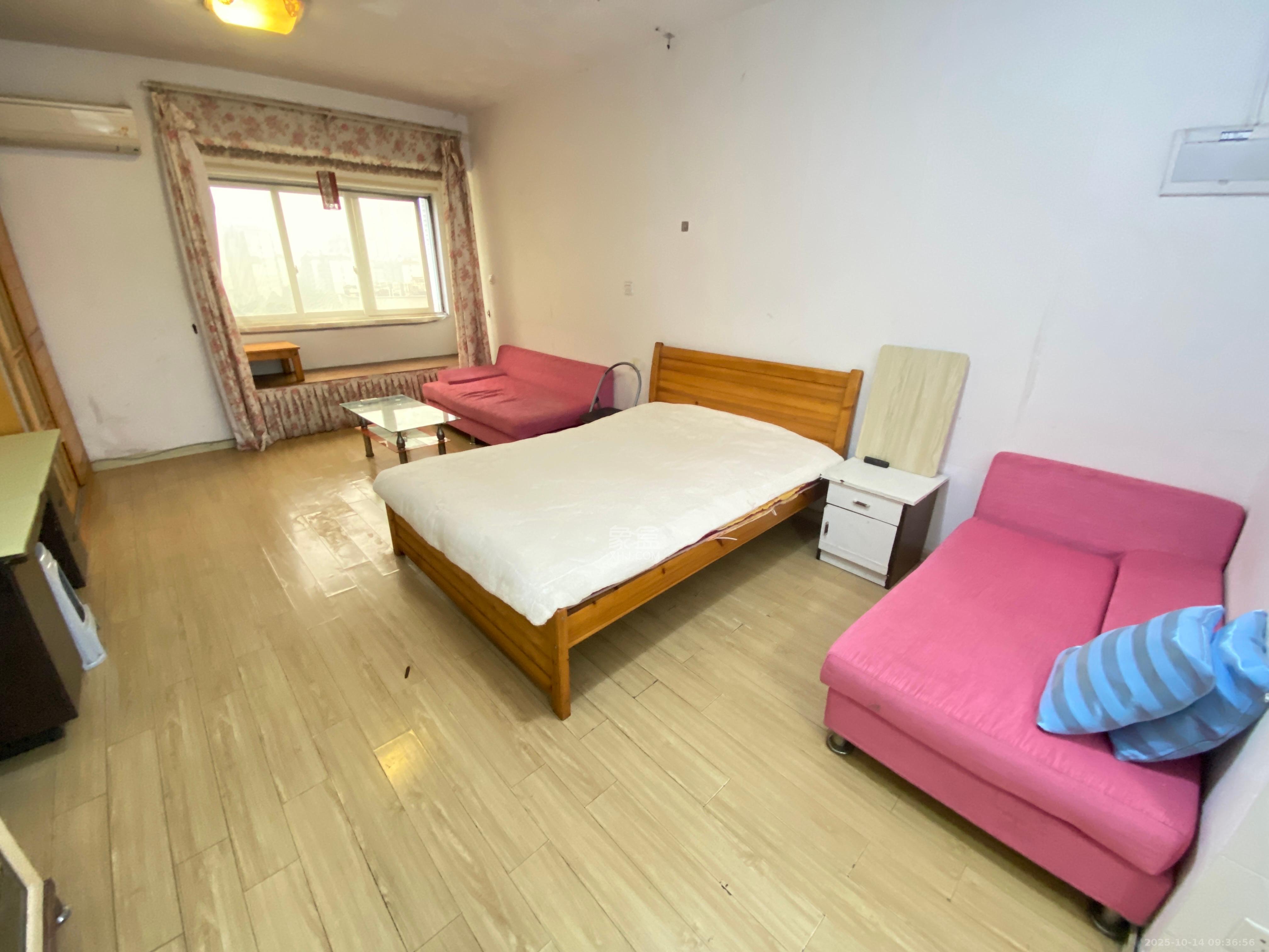 巧克力空间(建鸿达现代大厦)  1室1厅1卫    1200.0元/月 巧克力空间(建鸿达现代大厦)  1室1厅1卫    1200.0元/月室内图