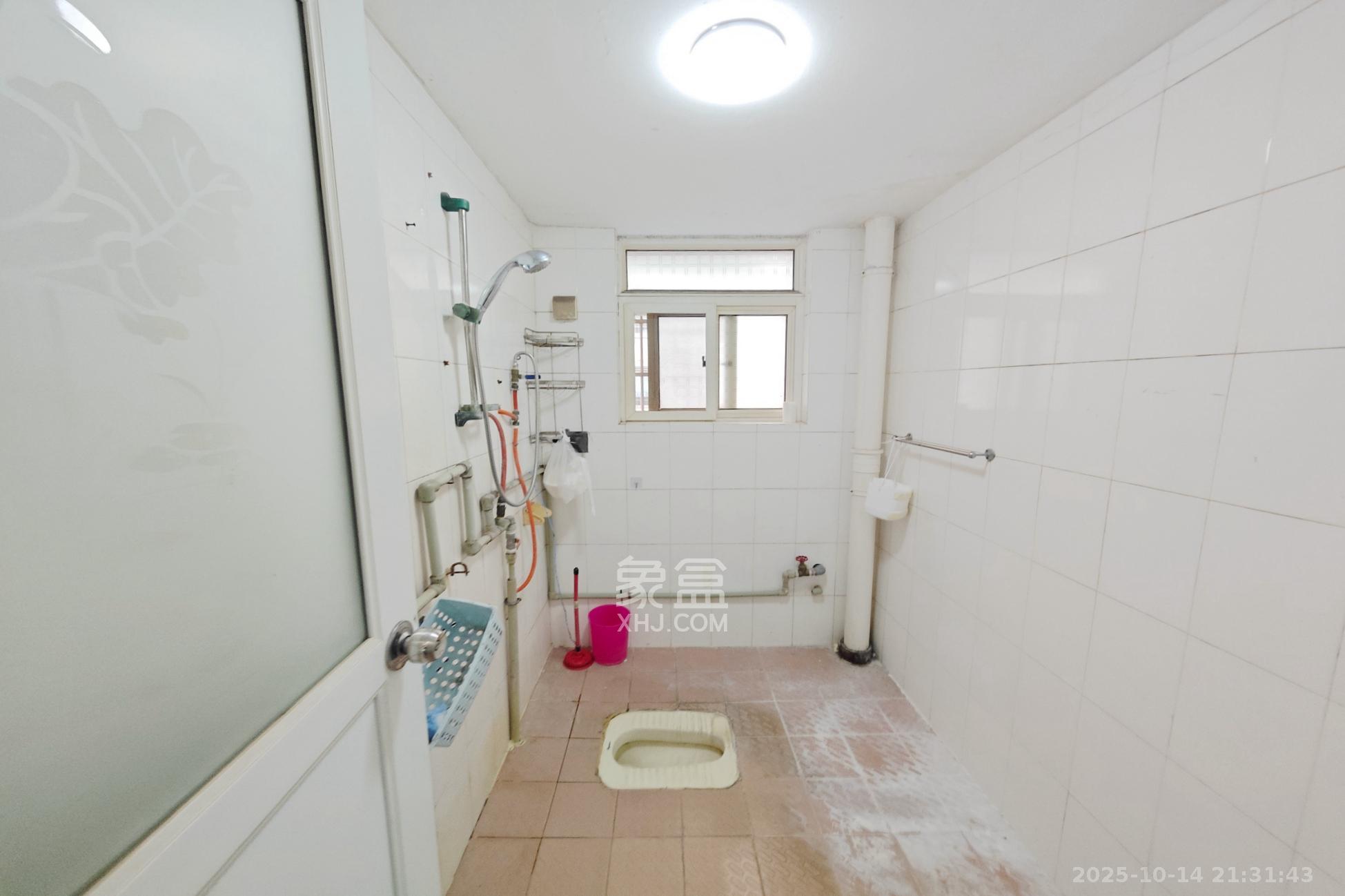 金地社区  3室2厅2卫    85.0万其他