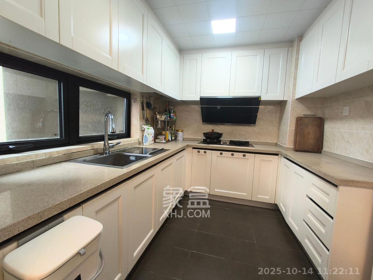 万科魅力之城锋镜里 4室2厅2卫 3200.0元/月 万科魅力之城锋镜里 4室2厅2卫 3200.0元/月室内图