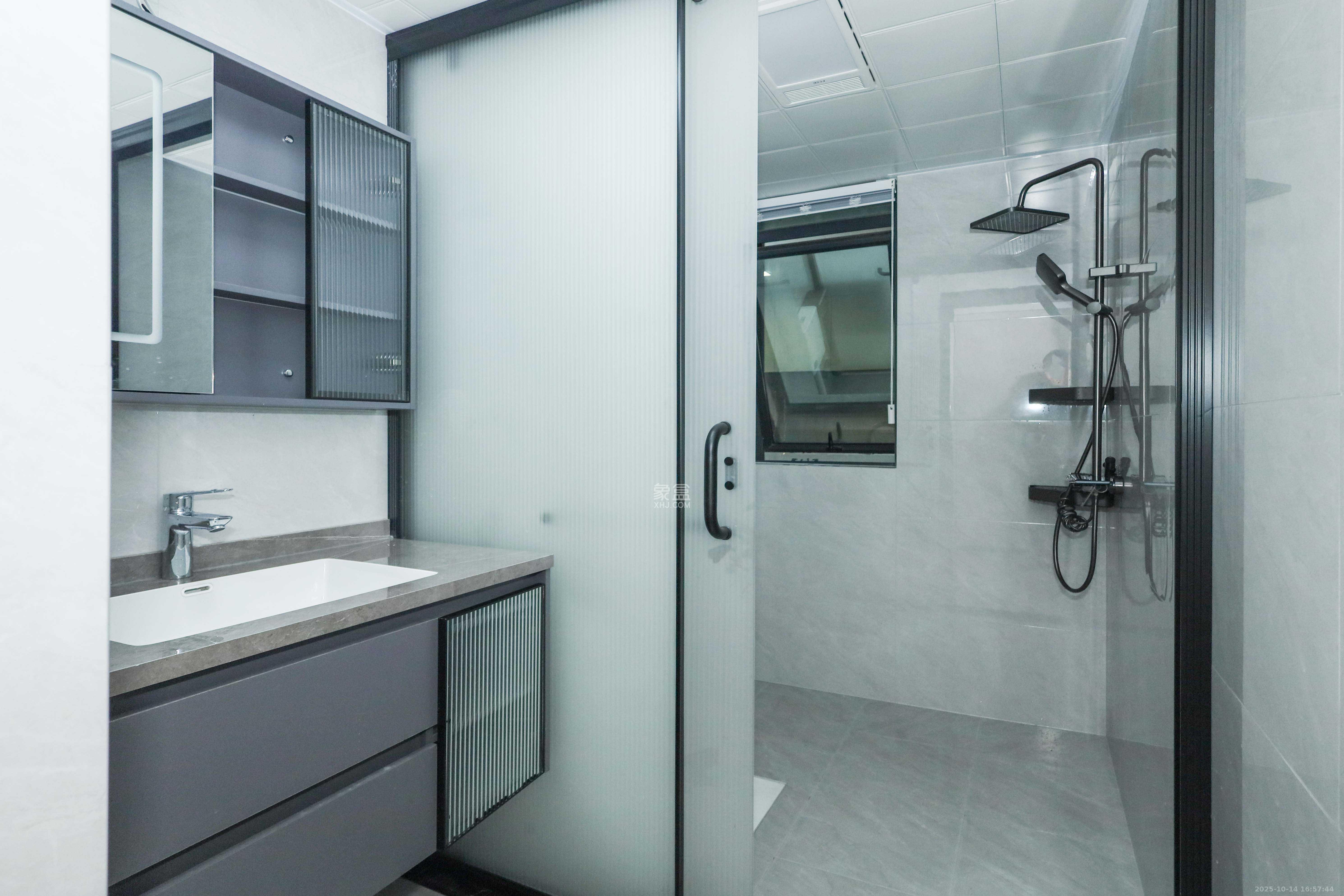 天元涉外景园C区  3室2厅2卫    110.0万卫生间