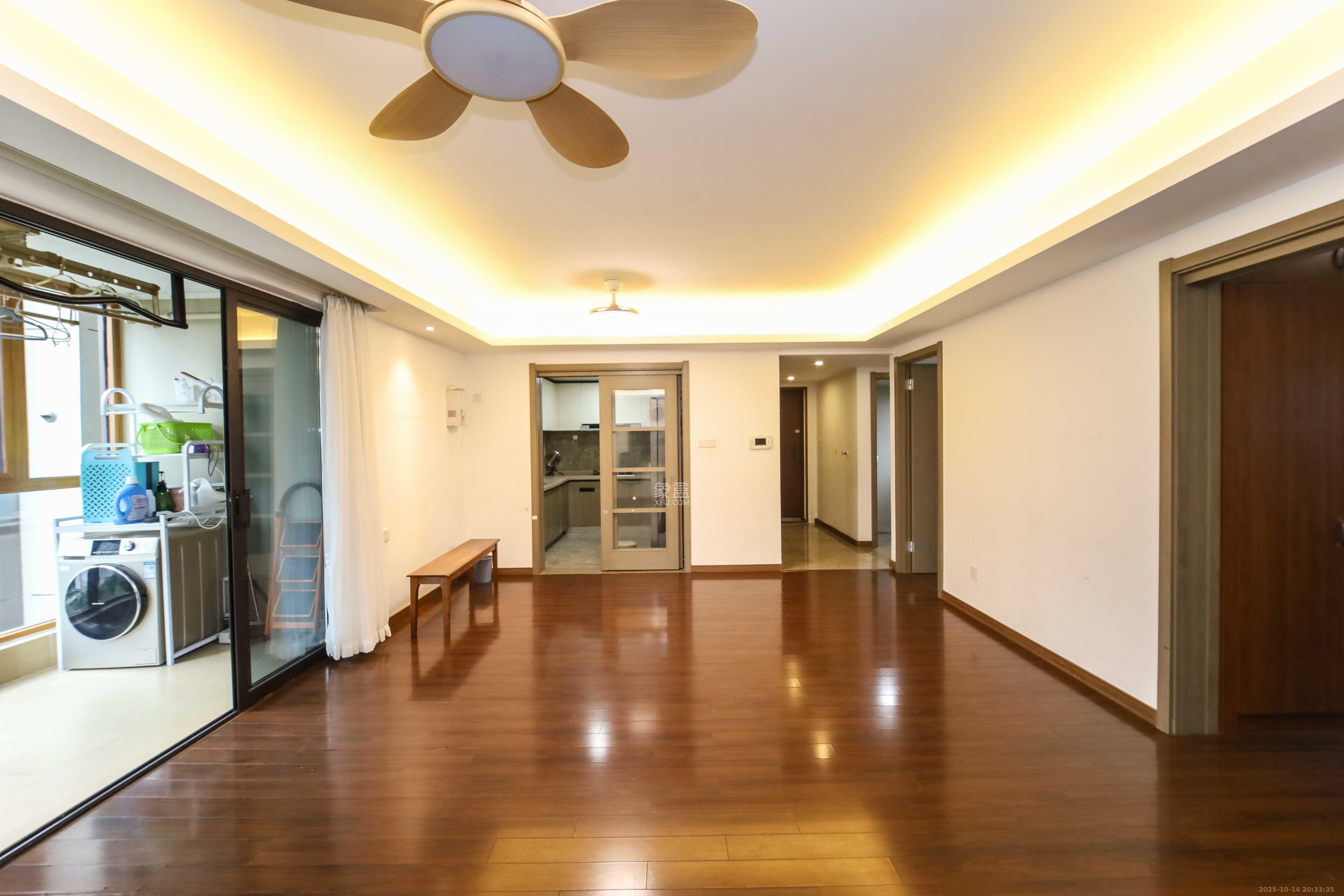 万科金域蓝湾 4室2厅2卫 178.0万 万科金域蓝湾 4室2厅2卫 178.0万客厅